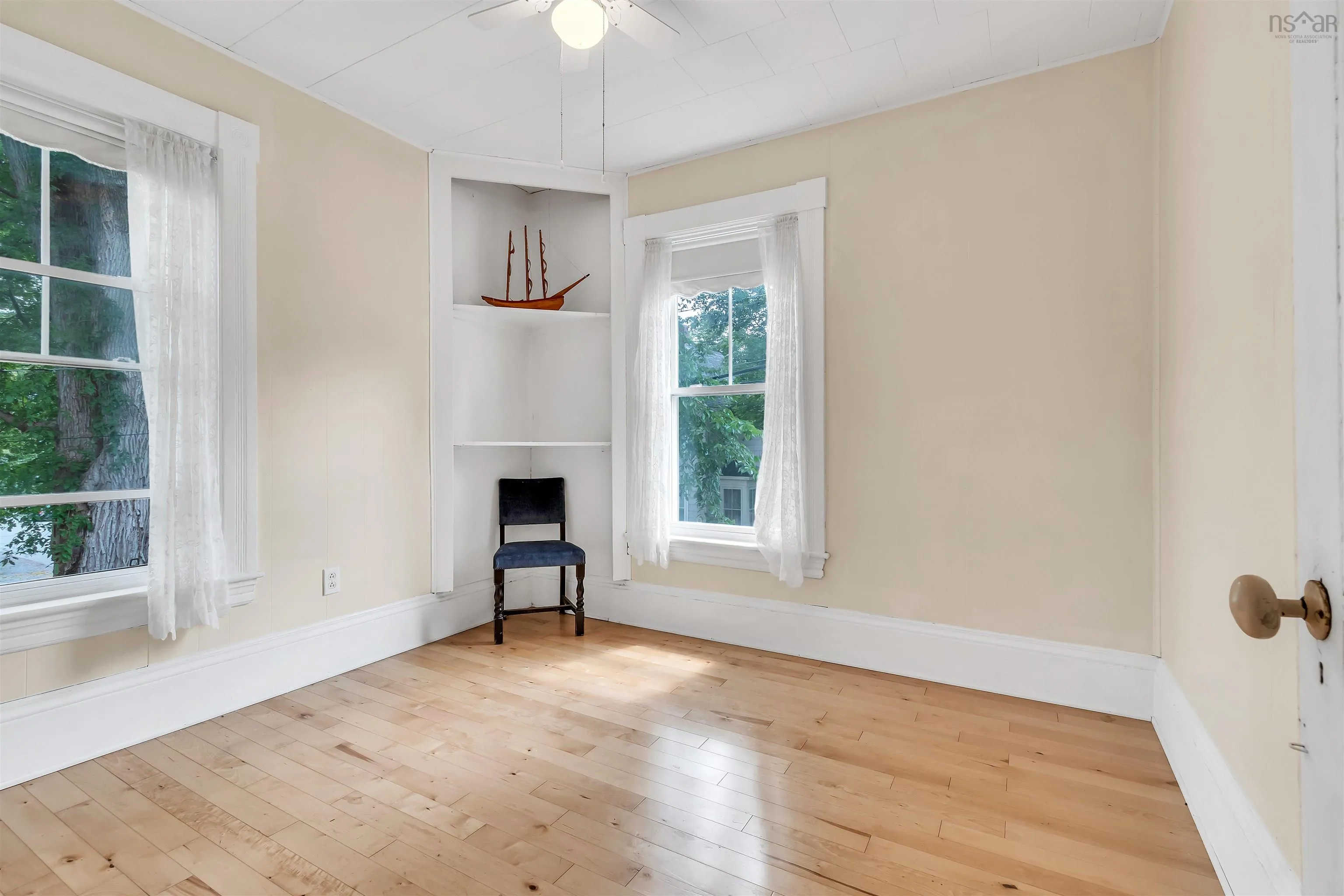 136 Church Street, Liverpool, NS B0T 1K0, 6 Bedrooms Bedrooms, ,4 BathroomsBathrooms,Residential,For Sale,Church,202519306