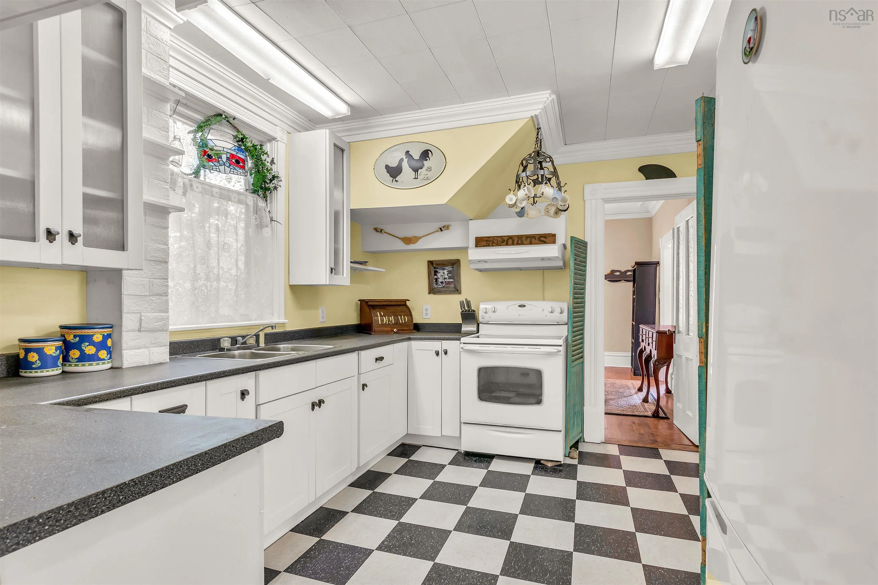 136 Church Street, Liverpool, NS B0T 1K0, 6 Bedrooms Bedrooms, ,4 BathroomsBathrooms,Residential,For Sale,Church,202519306