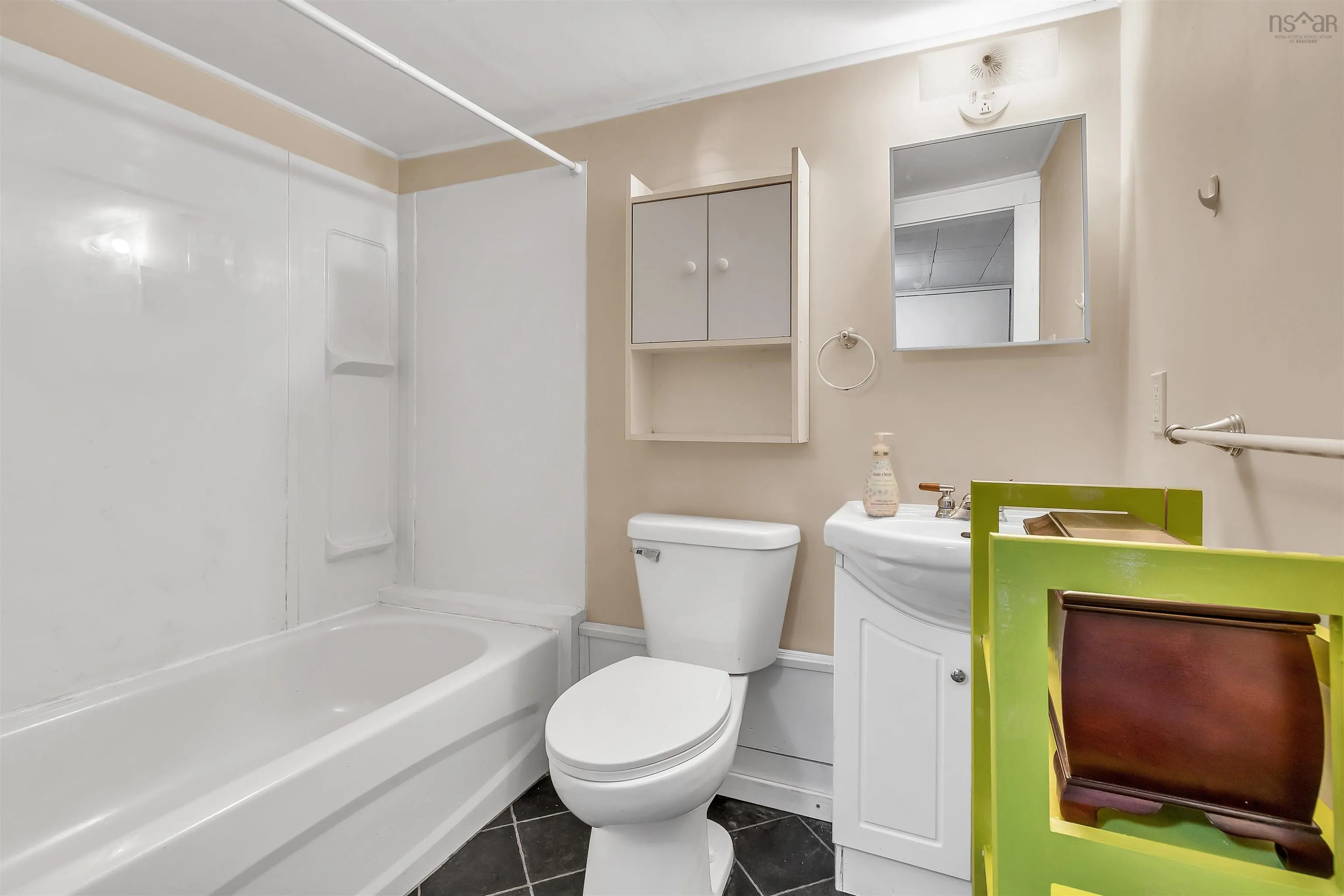 136 Church Street, Liverpool, NS B0T 1K0, 6 Bedrooms Bedrooms, ,4 BathroomsBathrooms,Residential,For Sale,Church,202519306