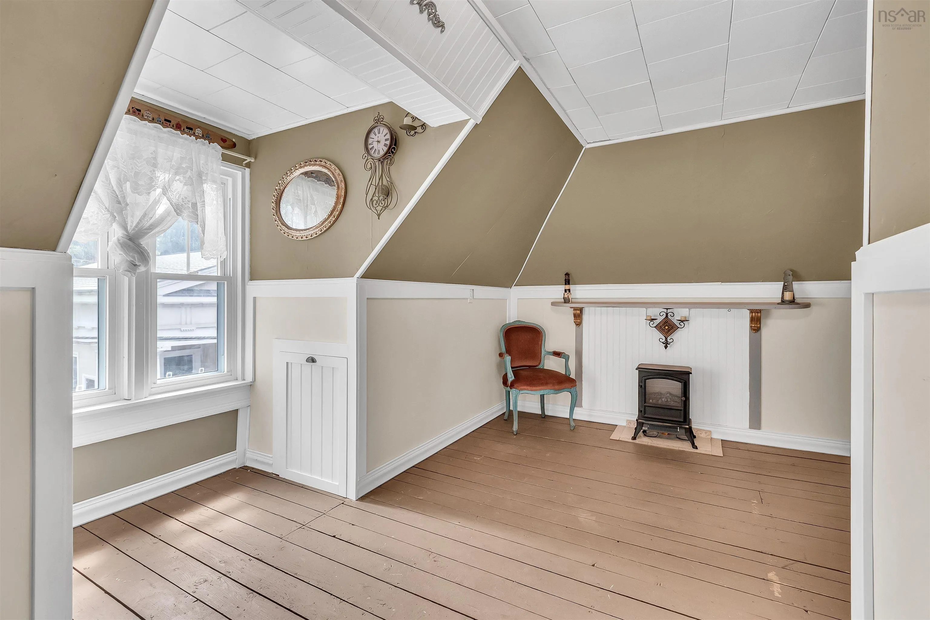 136 Church Street, Liverpool, NS B0T 1K0, 6 Bedrooms Bedrooms, ,4 BathroomsBathrooms,Residential,For Sale,Church,202519306