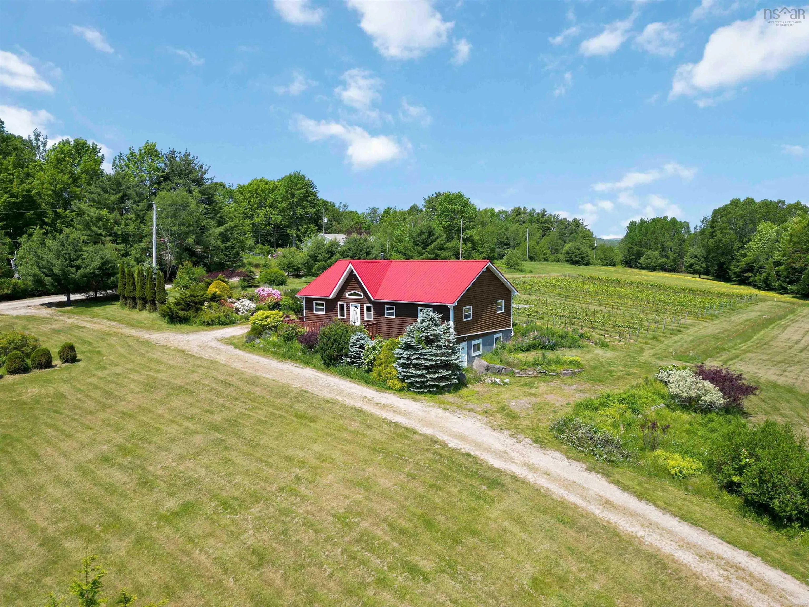 18 Fieldview Drive, Scarsdale, NS B0R 1A0, 2 Bedrooms Bedrooms, ,2 BathroomsBathrooms,Residential,For Sale,Fieldview,202515260