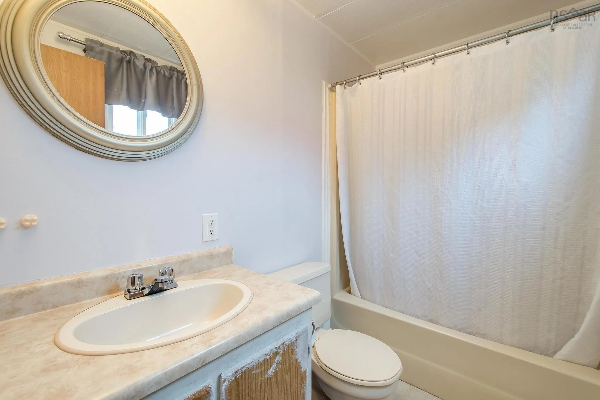 1 Wilson Avenue, Dartmouth, NS B2Y 2B2, 3 Bedrooms Bedrooms, ,2 BathroomsBathrooms,Residential,For Sale,Wilson,202518420