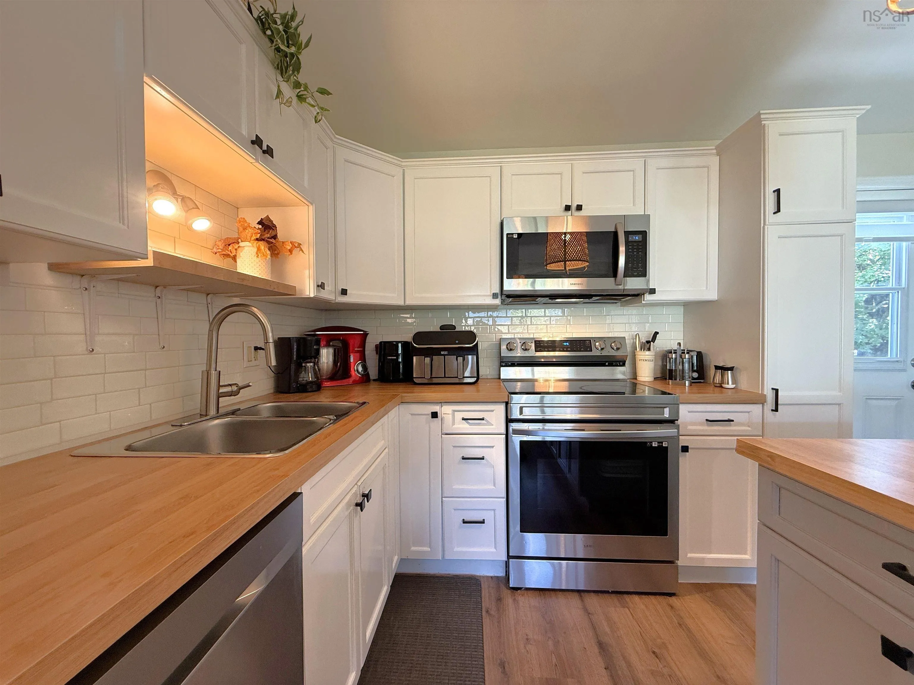 32 Murray Drive, Bridgewater, NS B4V 2M7, 5 Bedrooms Bedrooms, ,3 BathroomsBathrooms,Residential,For Sale,Murray,202520249