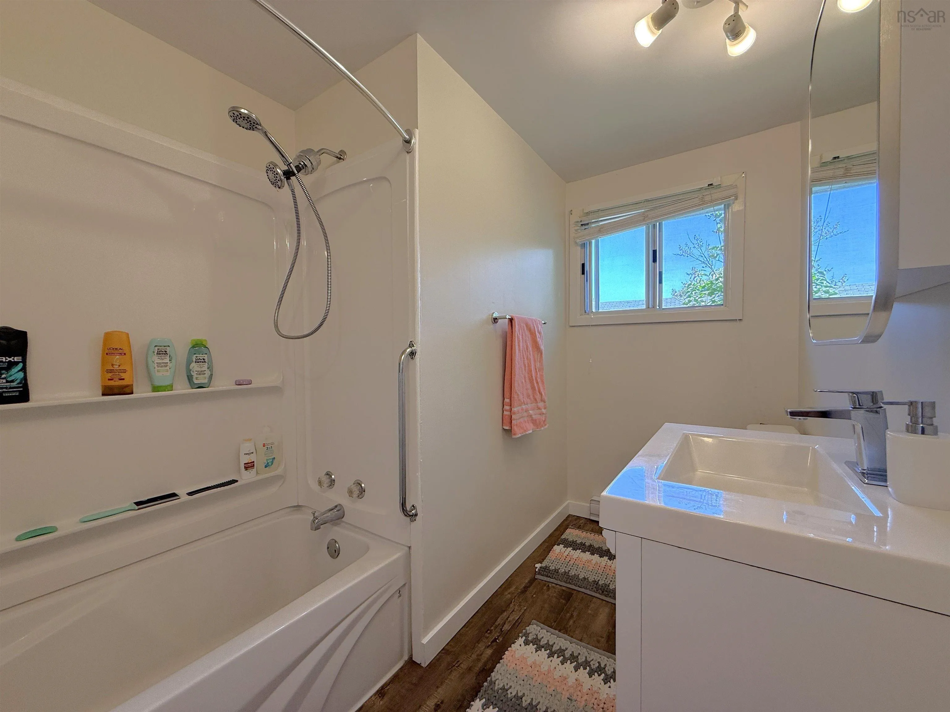 32 Murray Drive, Bridgewater, NS B4V 2M7, 5 Bedrooms Bedrooms, ,3 BathroomsBathrooms,Residential,For Sale,Murray,202520249