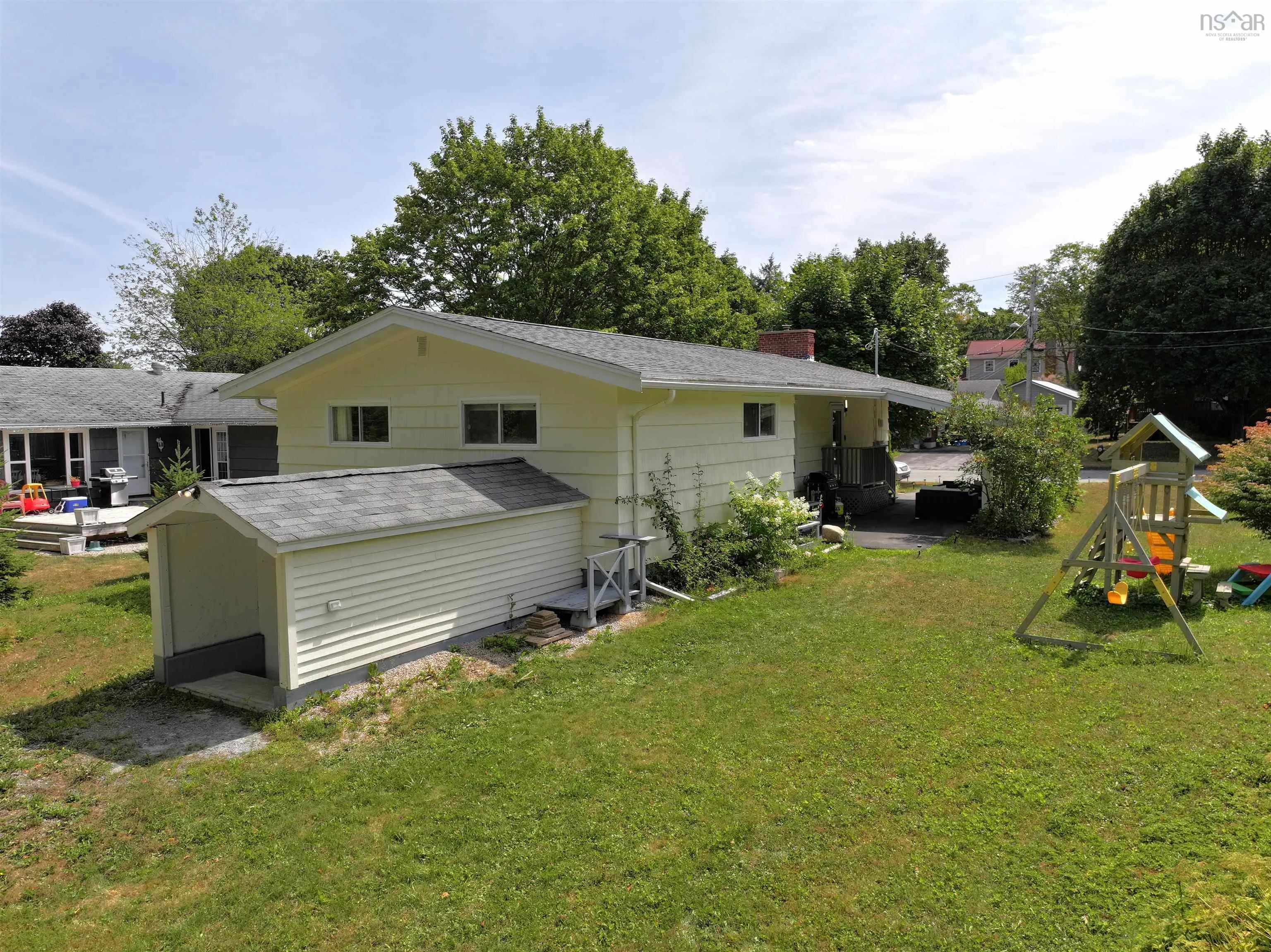 32 Murray Drive, Bridgewater, NS B4V 2M7, 5 Bedrooms Bedrooms, ,3 BathroomsBathrooms,Residential,For Sale,Murray,202520249
