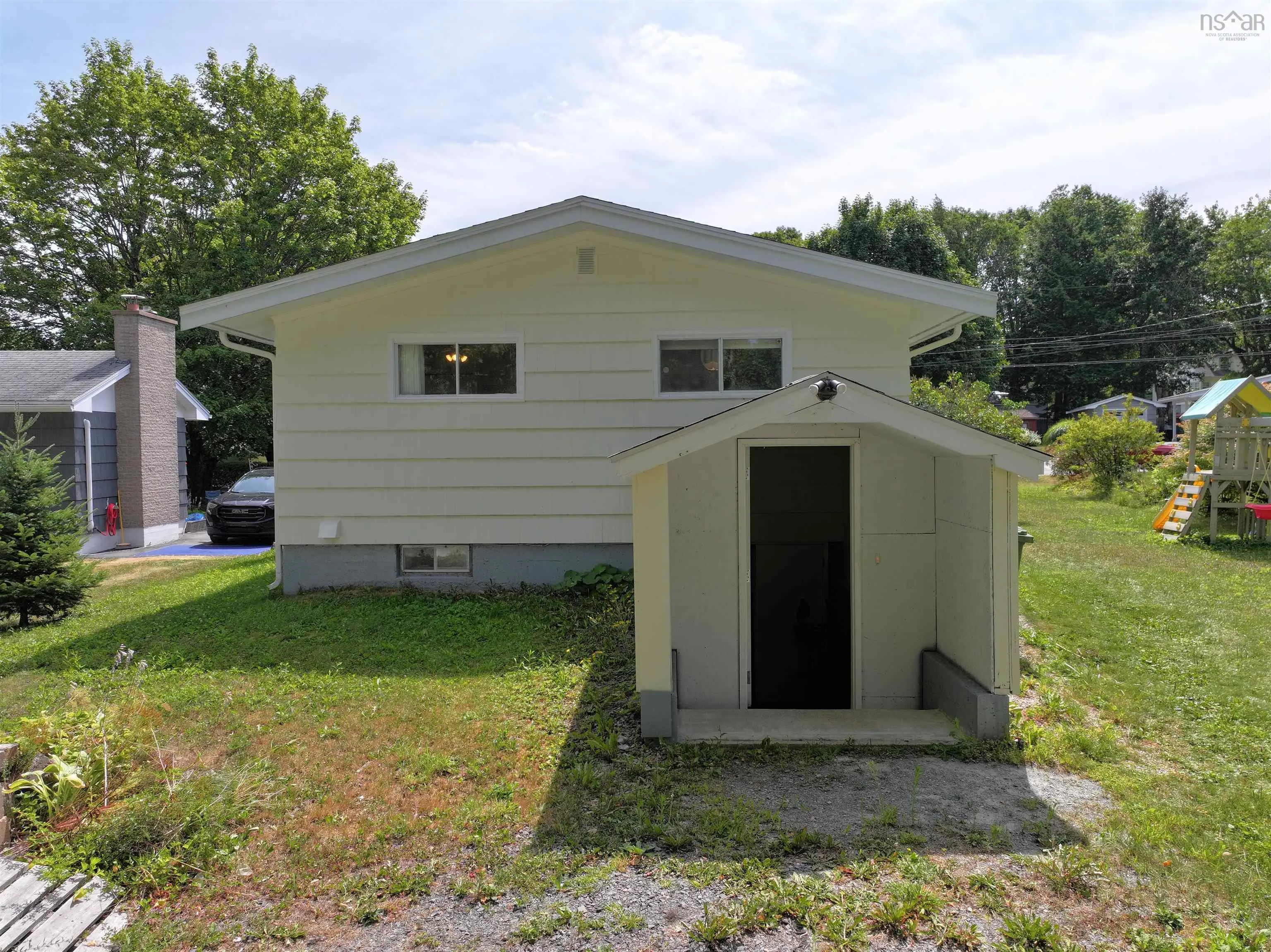 32 Murray Drive, Bridgewater, NS B4V 2M7, 5 Bedrooms Bedrooms, ,3 BathroomsBathrooms,Residential,For Sale,Murray,202520249