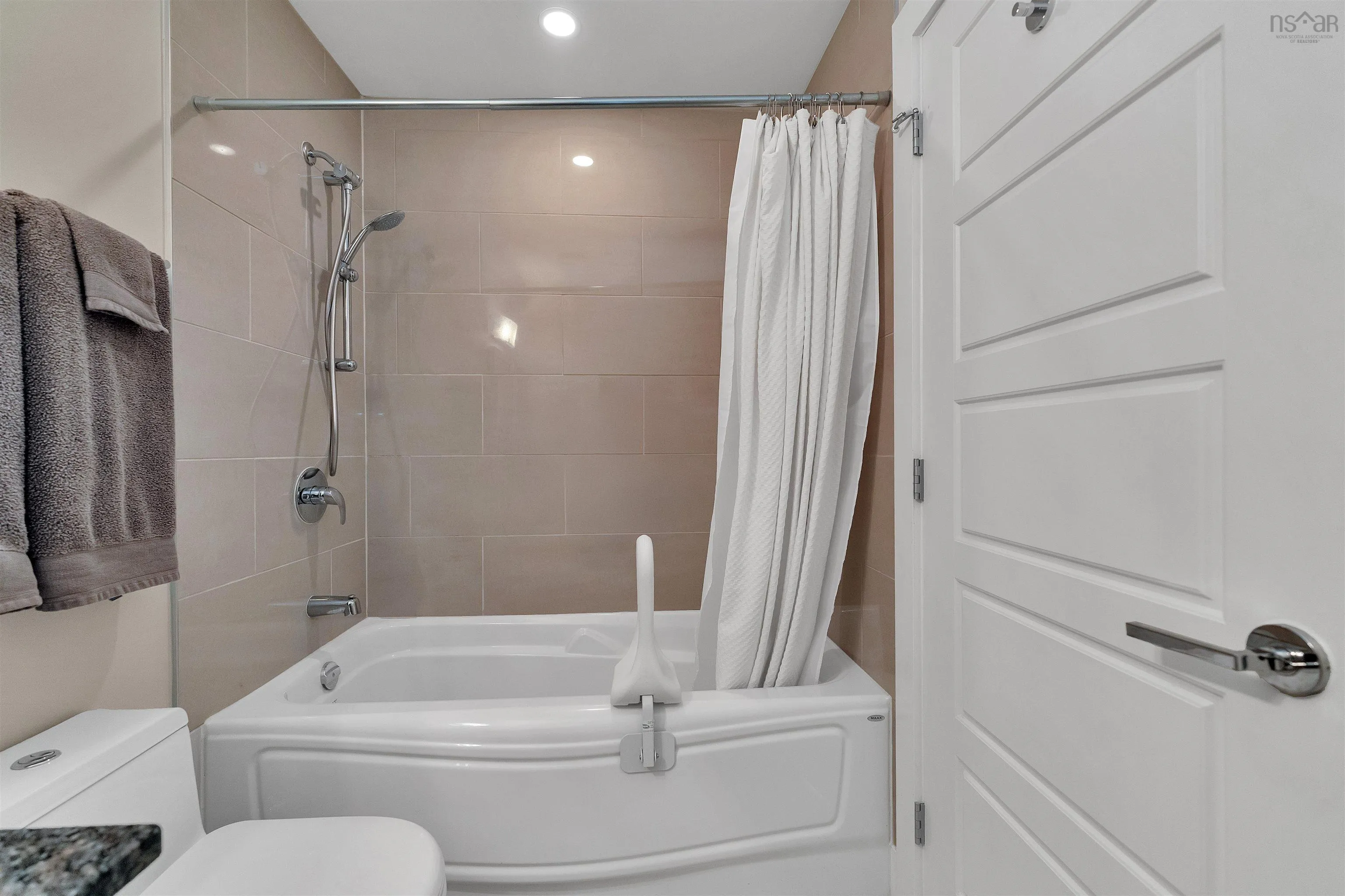 1003-31 Kings Wharf Place, Dartmouth Ns B2y 0c1, 2 Bedrooms Bedrooms, ,2 BathroomsBathrooms,Residential,For Sale,Kings Wharf,202500902
