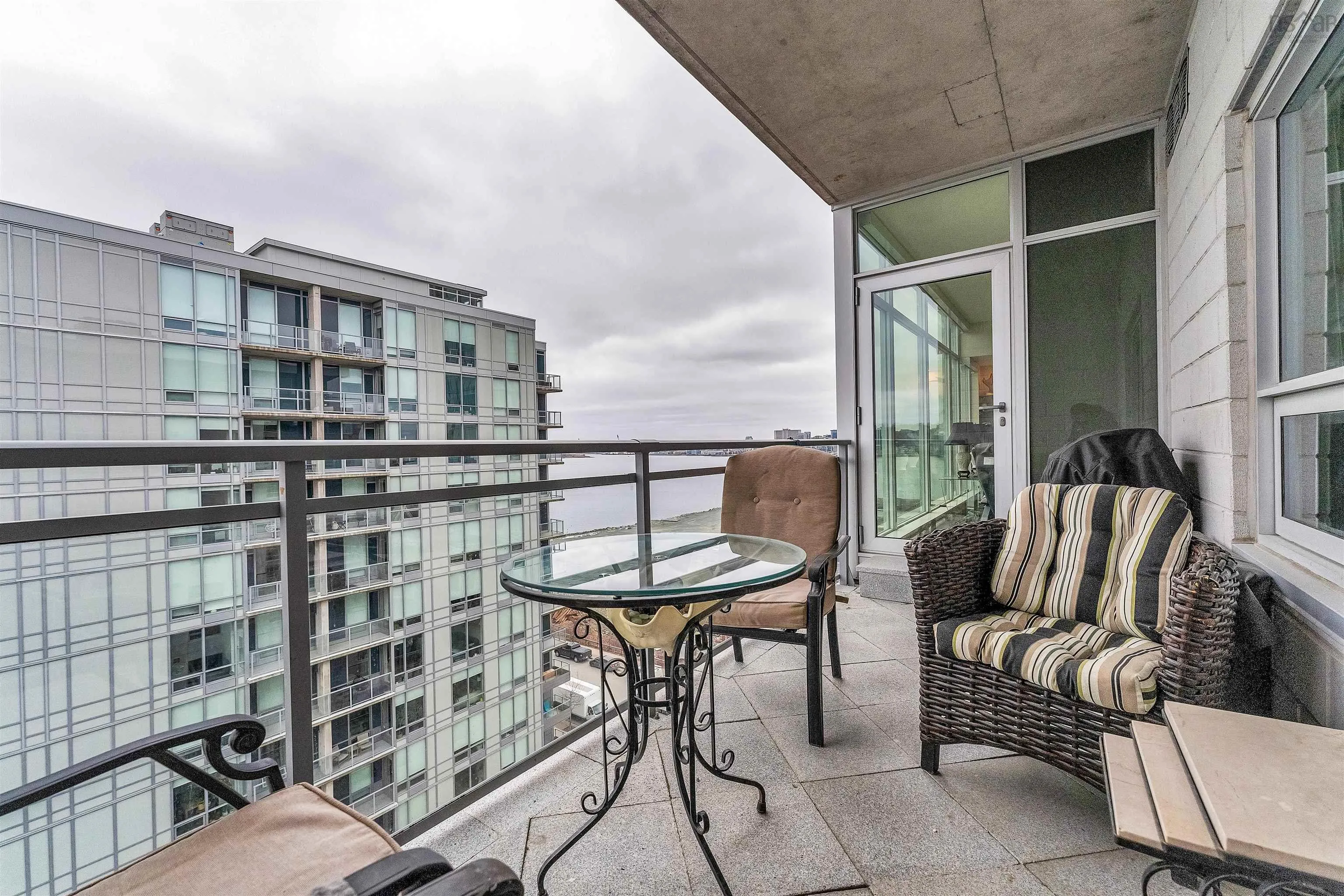 1003-31 Kings Wharf Place, Dartmouth Ns B2y 0c1, 2 Bedrooms Bedrooms, ,2 BathroomsBathrooms,Residential,For Sale,Kings Wharf,202500902