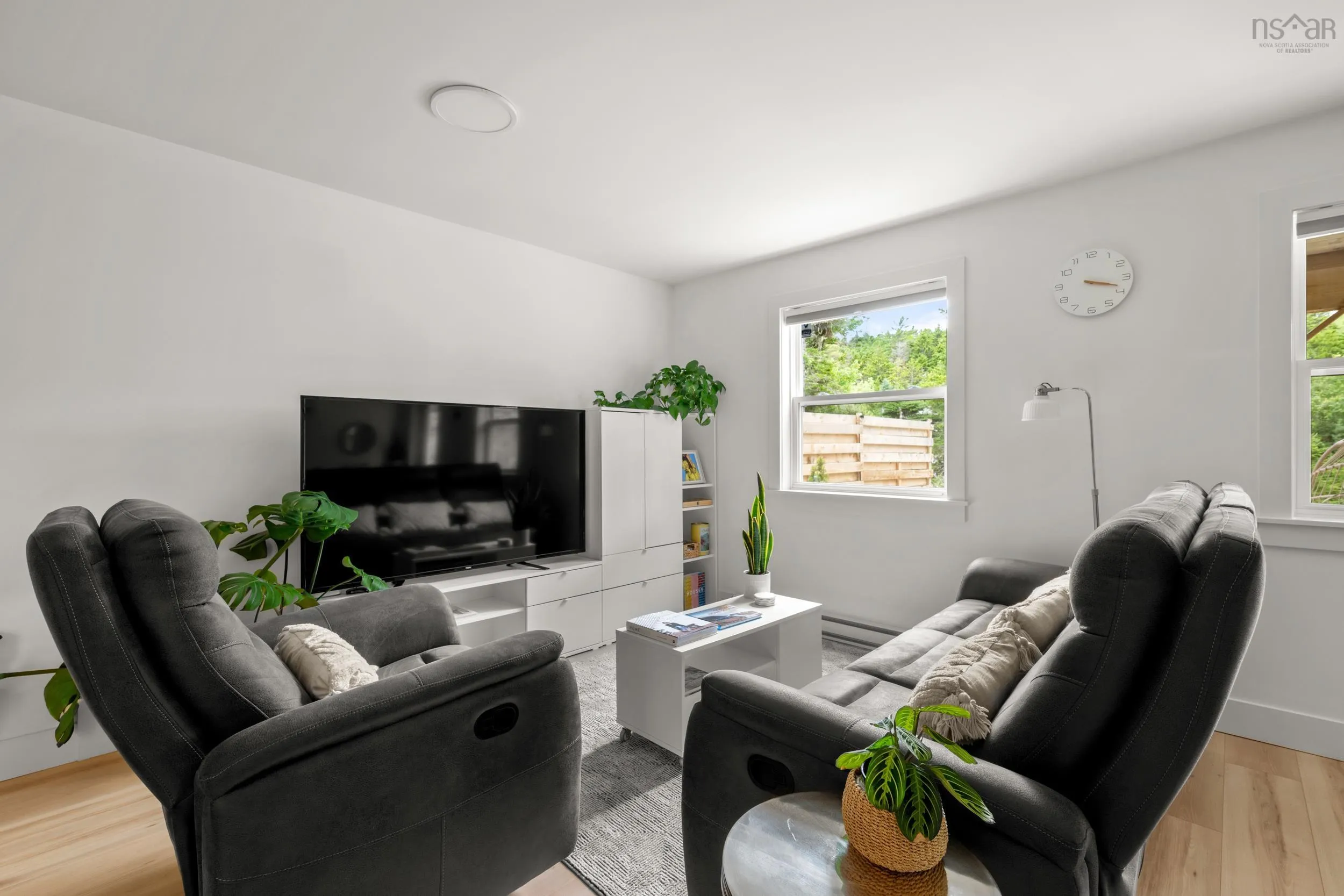 11186 Peggys Cove Road, Seabright, NS B3Z 3C1, 4 Bedrooms Bedrooms, ,4 BathroomsBathrooms,Residential,For Sale,Peggys Cove,202517776
