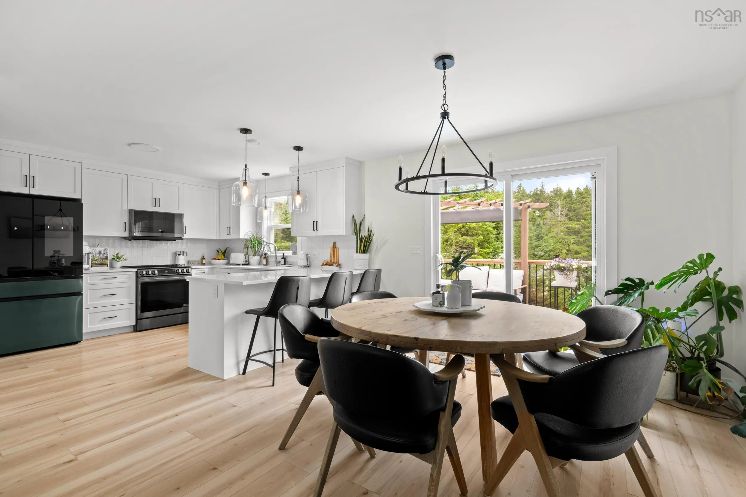 11186 Peggys Cove Road, Seabright, NS B3Z 3C1, 4 Bedrooms Bedrooms, ,4 BathroomsBathrooms,Residential,For Sale,Peggys Cove,202517776