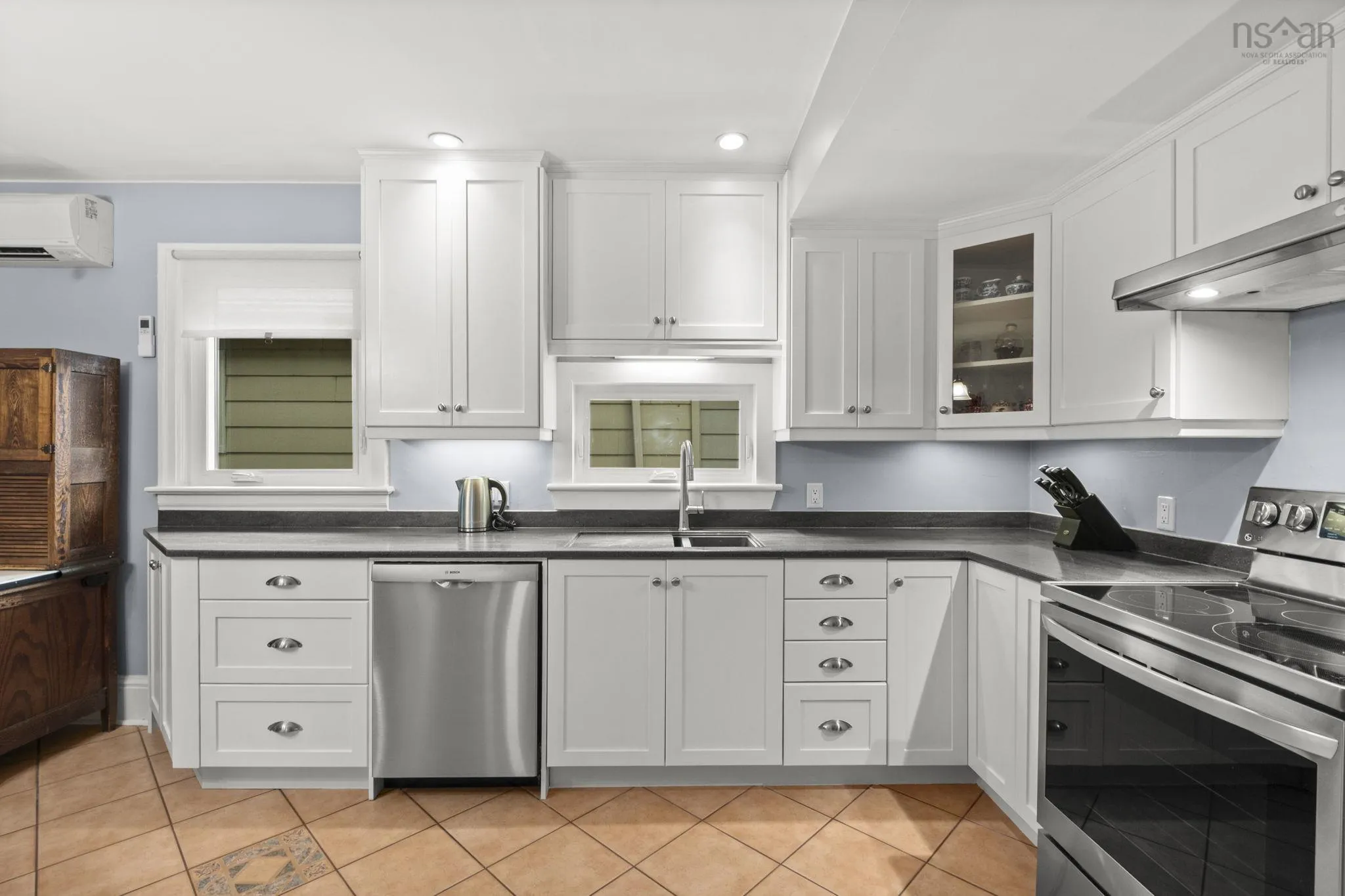 2512 Poplar Street, Halifax, NS B3L 2Y8, 3 Bedrooms Bedrooms, ,2 BathroomsBathrooms,Residential,For Sale,Poplar,202524279
