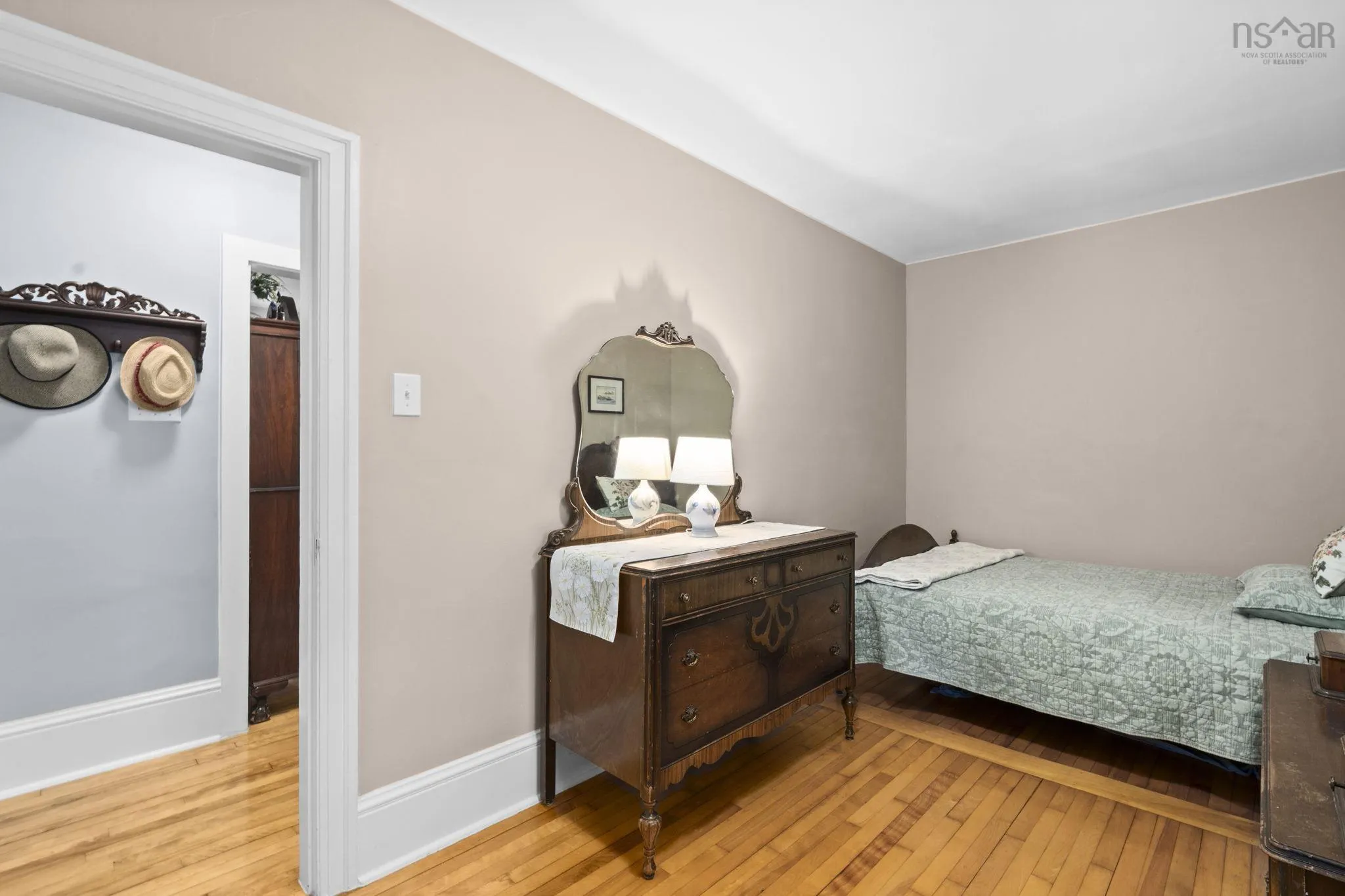 2512 Poplar Street, Halifax, NS B3L 2Y8, 3 Bedrooms Bedrooms, ,2 BathroomsBathrooms,Residential,For Sale,Poplar,202524279