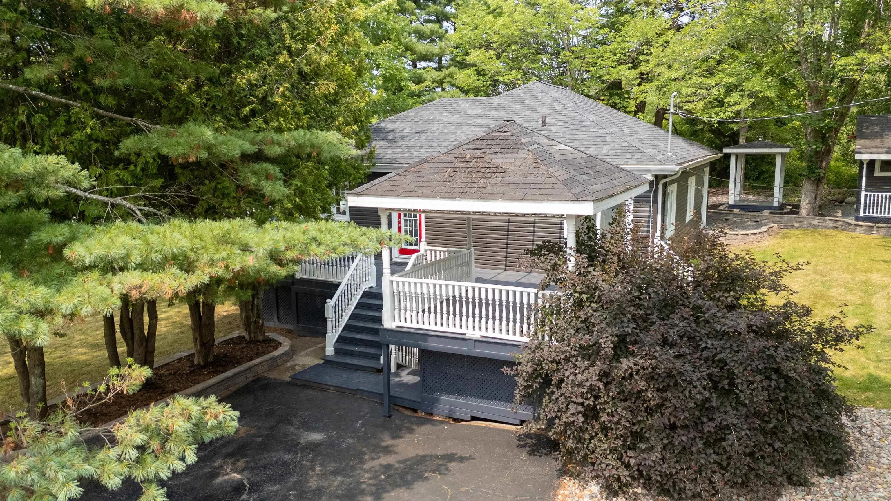 10 Howe Avenue, Fall River, NS B2T 1H7, 3 Bedrooms Bedrooms, ,2 BathroomsBathrooms,Residential,For Sale,Howe,202520382