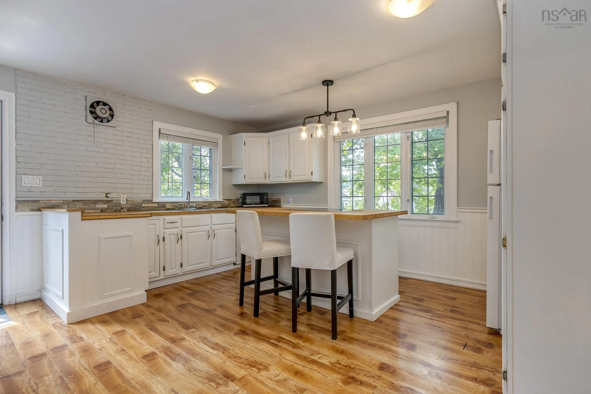10 Howe Avenue, Fall River, NS B2T 1H7, 3 Bedrooms Bedrooms, ,2 BathroomsBathrooms,Residential,For Sale,Howe,202520382
