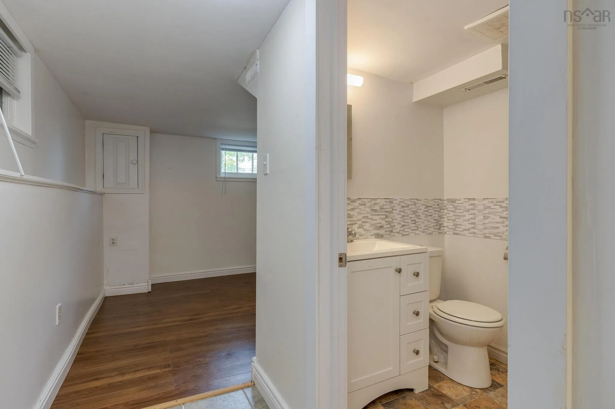 10 Howe Avenue, Fall River, NS B2T 1H7, 3 Bedrooms Bedrooms, ,2 BathroomsBathrooms,Residential,For Sale,Howe,202520382