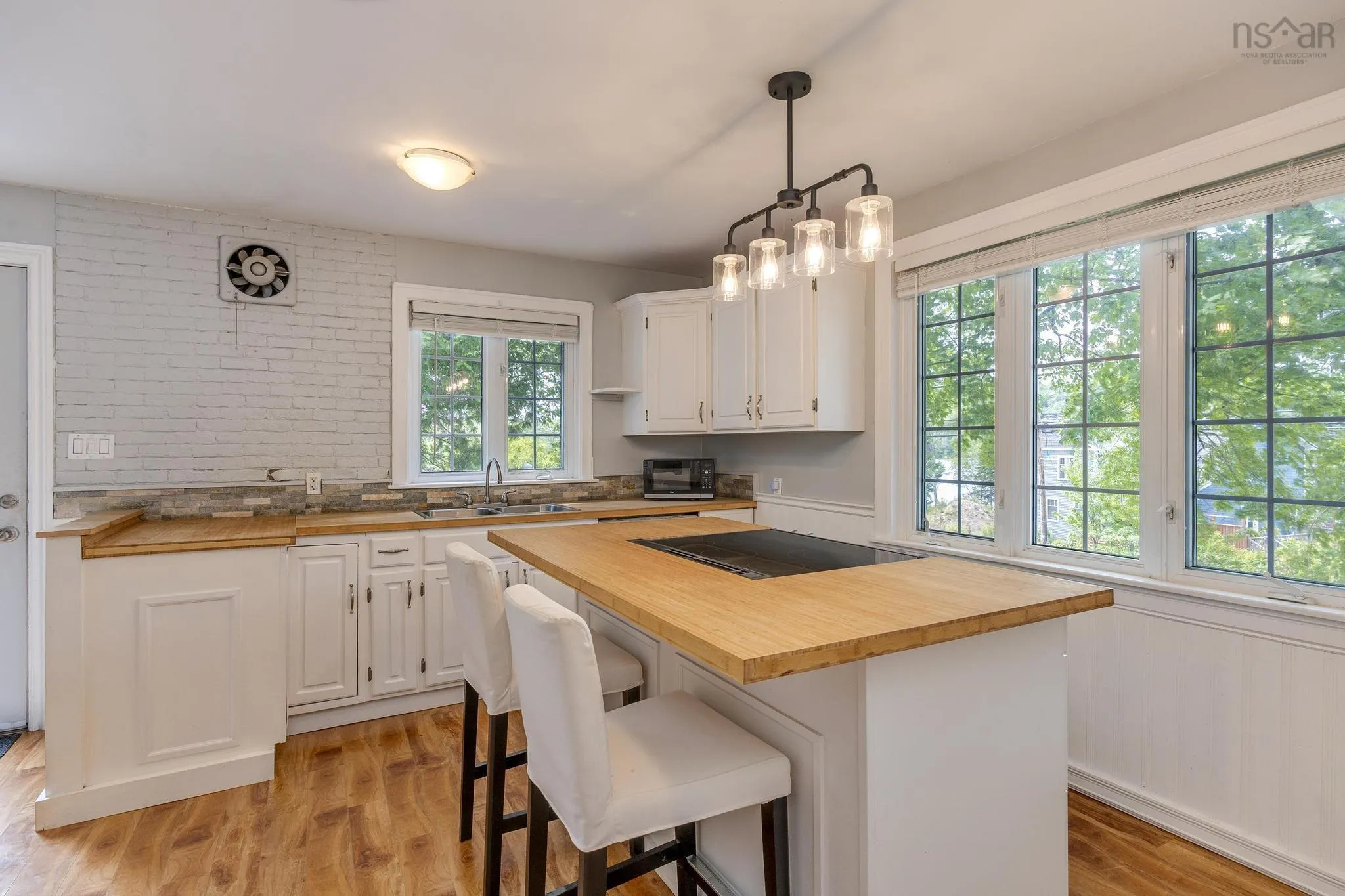 10 Howe Avenue, Fall River, NS B2T 1H7, 3 Bedrooms Bedrooms, ,2 BathroomsBathrooms,Residential,For Sale,Howe,202520382
