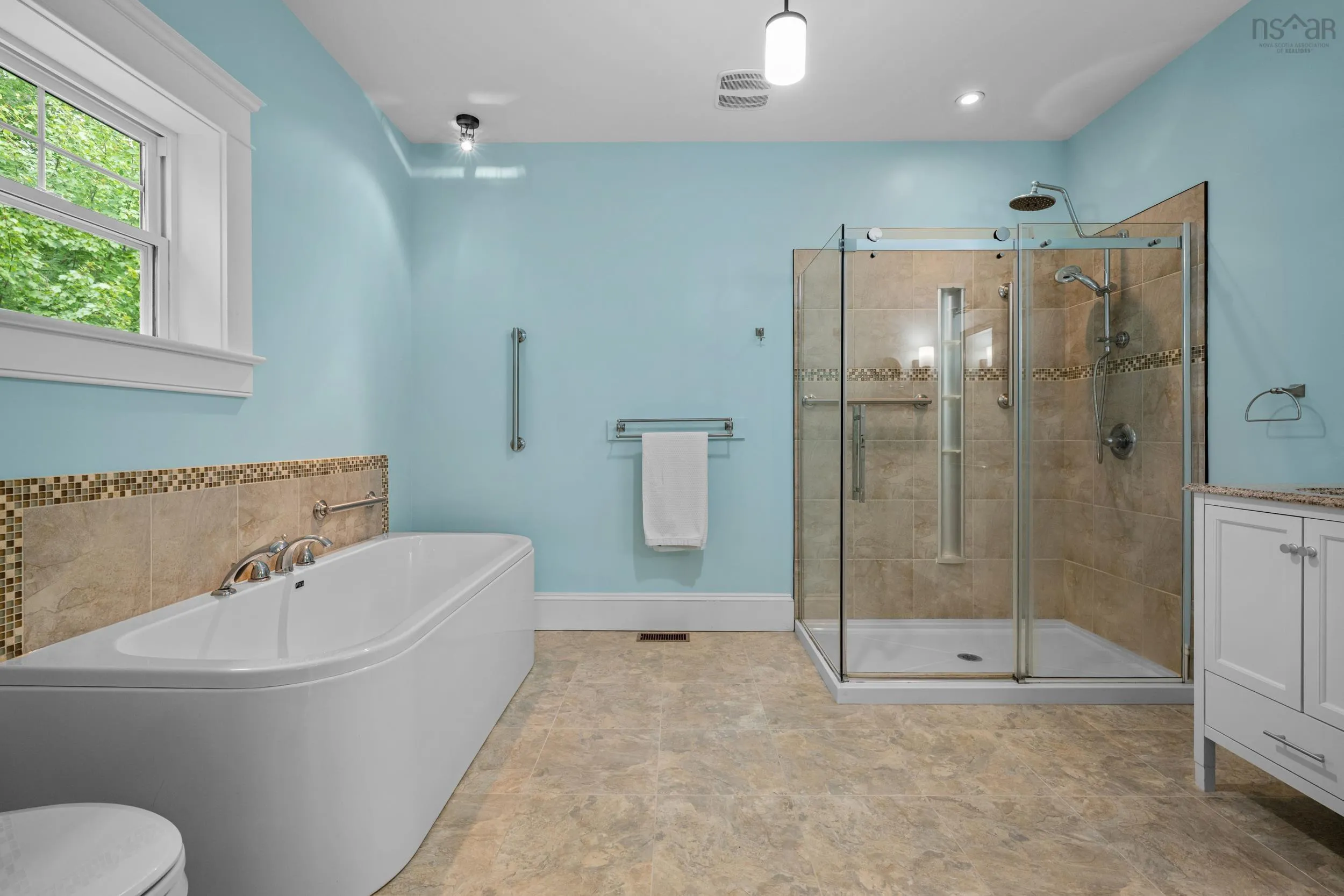 122 Hawthorn Road, Mahone Bay, NS B0J 2E0, 3 Bedrooms Bedrooms, ,3 BathroomsBathrooms,Residential,For Sale,Hawthorn,202523205