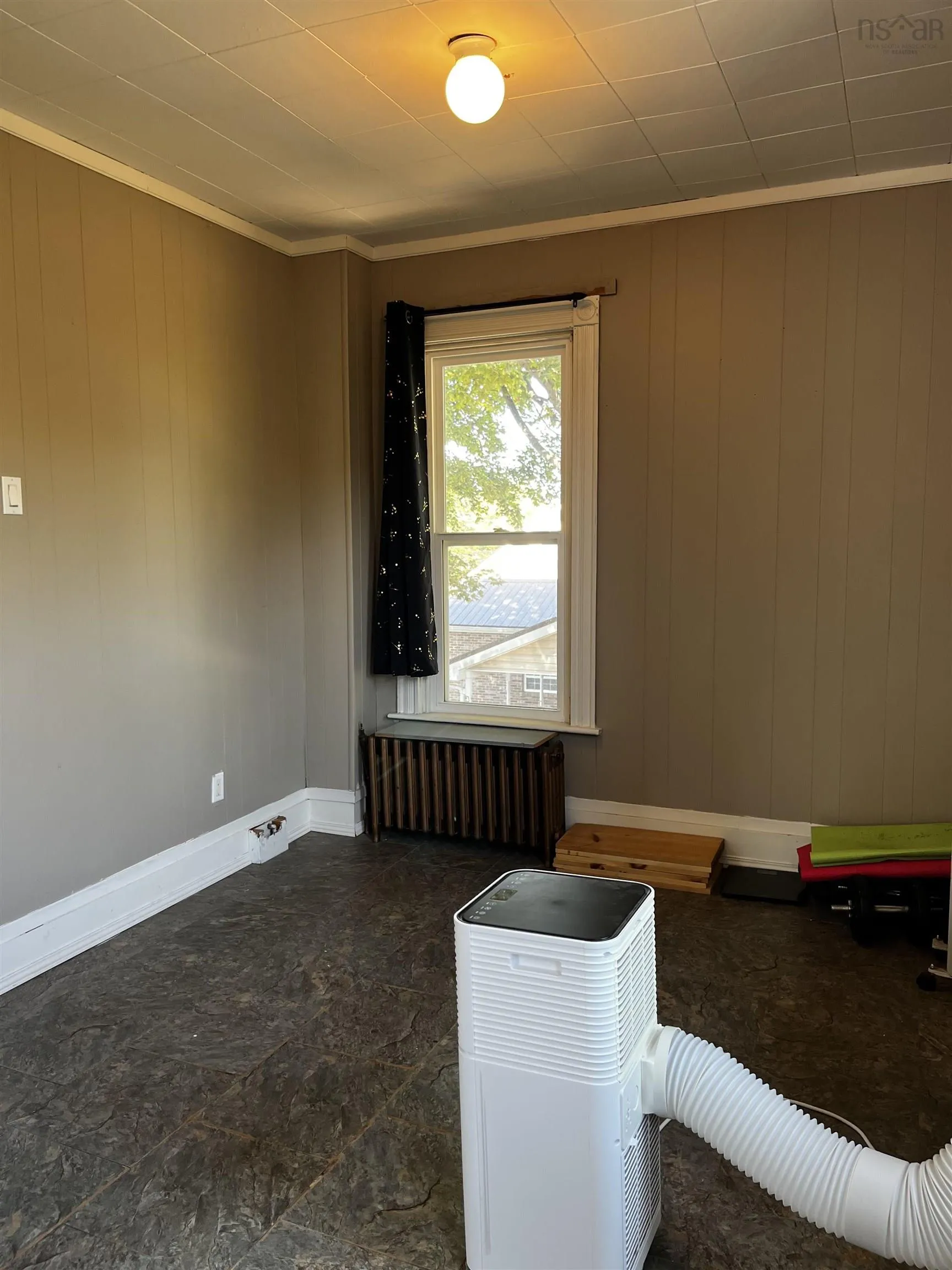 40 West Victoria Street, Amherst, NS B4H 1C1, 4 Bedrooms Bedrooms, ,2 BathroomsBathrooms,Residential,For Sale,West Victoria,202522535