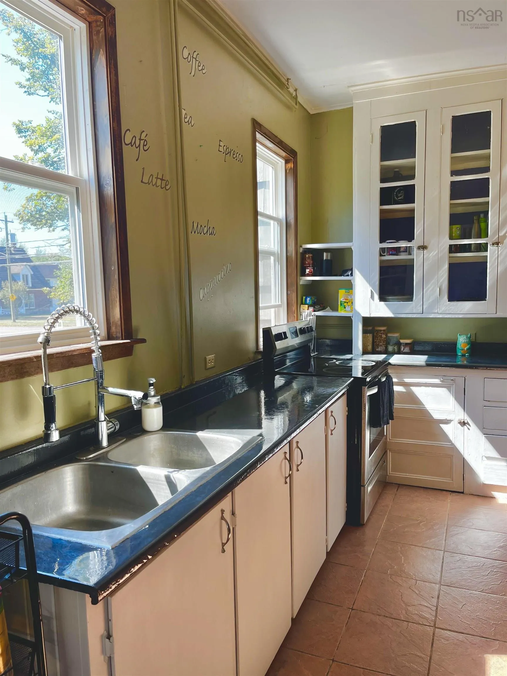 40 West Victoria Street, Amherst, NS B4H 1C1, 4 Bedrooms Bedrooms, ,2 BathroomsBathrooms,Residential,For Sale,West Victoria,202522535