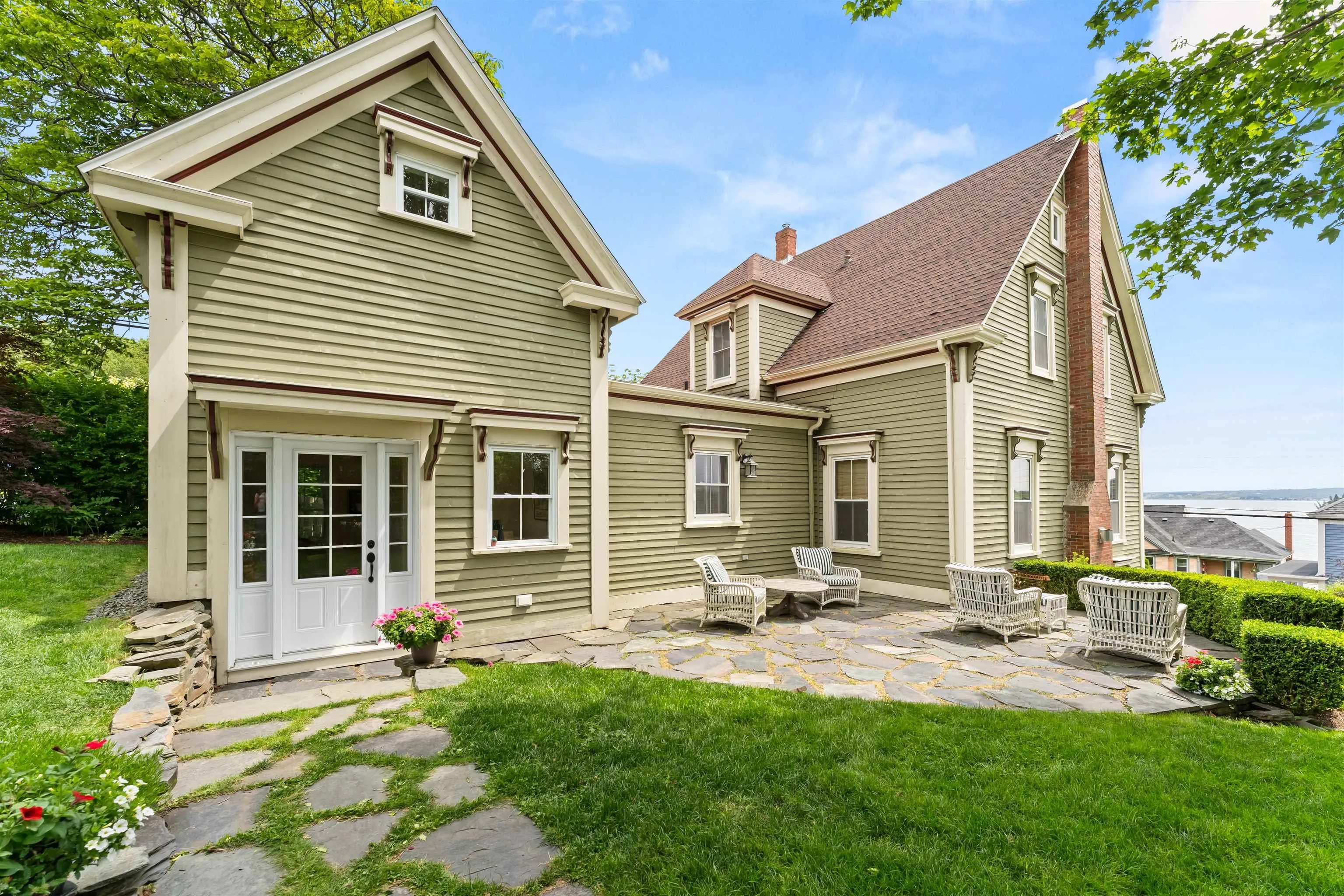 215 Pelham Street, Lunenburg, NS B0J 2C0, 3 Bedrooms Bedrooms, ,3 BathroomsBathrooms,Residential,For Sale,Pelham,202519255