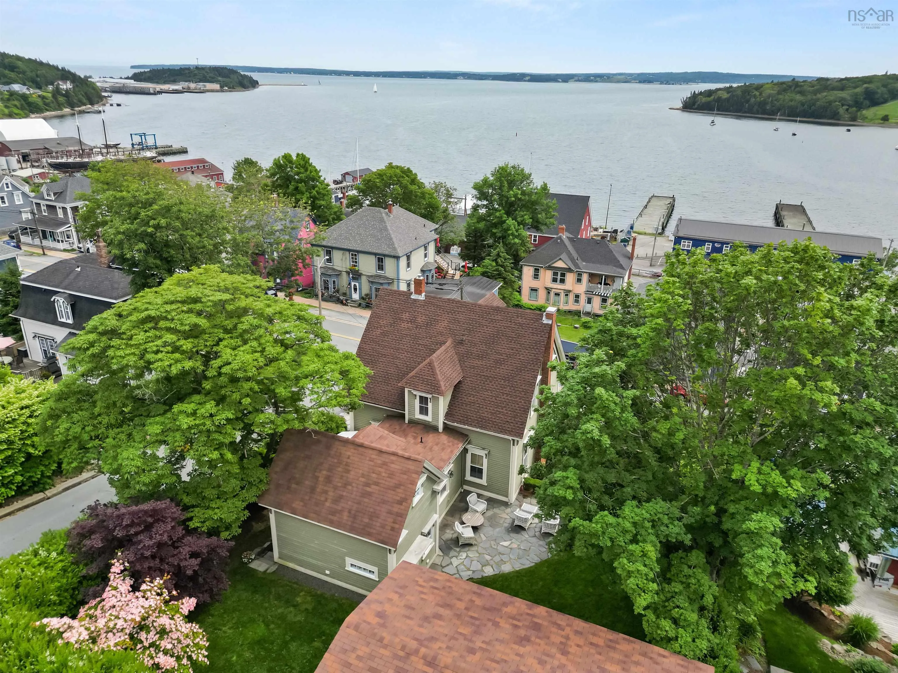 215 Pelham Street, Lunenburg, NS B0J 2C0, 3 Bedrooms Bedrooms, ,3 BathroomsBathrooms,Residential,For Sale,Pelham,202519255