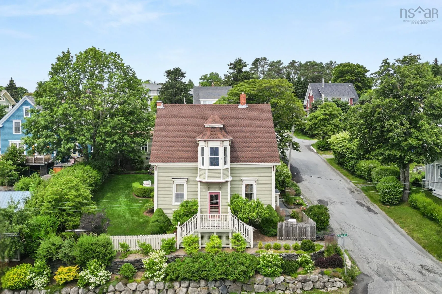 215 Pelham Street, Lunenburg, NS B0J 2C0, 3 Bedrooms Bedrooms, ,3 BathroomsBathrooms,Residential,For Sale,Pelham,202519255