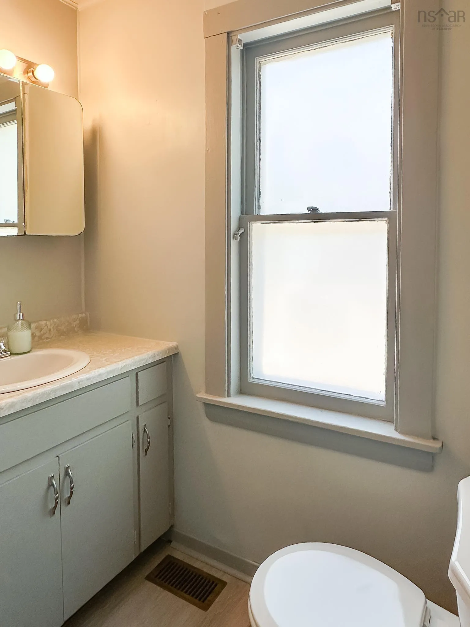 910 West Main Street, Kentville, NS B4N 3V7, 2 Bedrooms Bedrooms, ,2 BathroomsBathrooms,Residential,For Sale,West Main,202521314