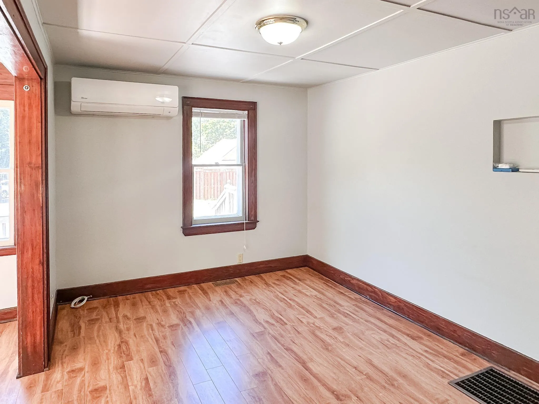 910 West Main Street, Kentville, NS B4N 3V7, 2 Bedrooms Bedrooms, ,2 BathroomsBathrooms,Residential,For Sale,West Main,202521314