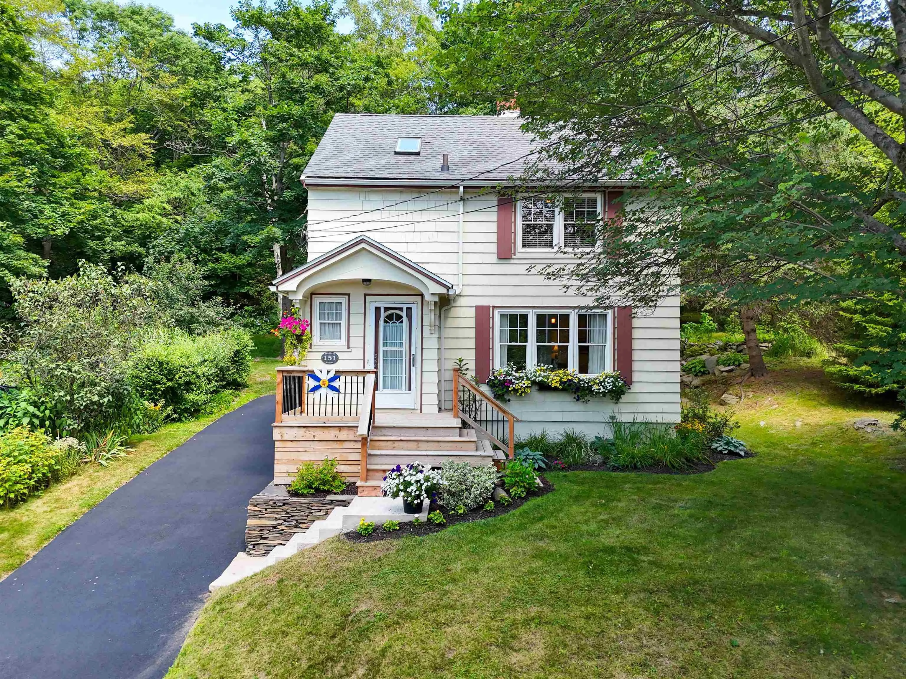 151 Pleasant Street, Dartmouth, NS B2Y 3P8, 3 Bedrooms Bedrooms, ,2 BathroomsBathrooms,Residential,For Sale,Pleasant,202519891
