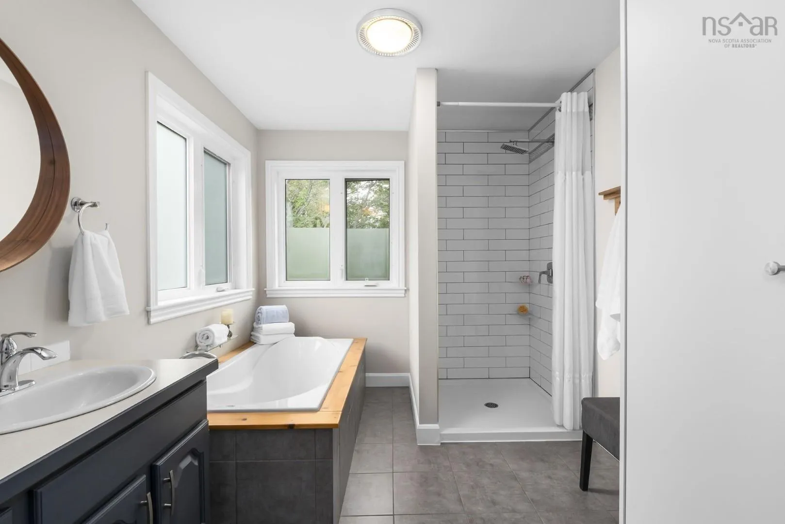 10 Parkvale Crescent, Bedford, NS B4A 3M3, 5 Bedrooms Bedrooms, ,3 BathroomsBathrooms,Residential,For Sale,Parkvale,202524442