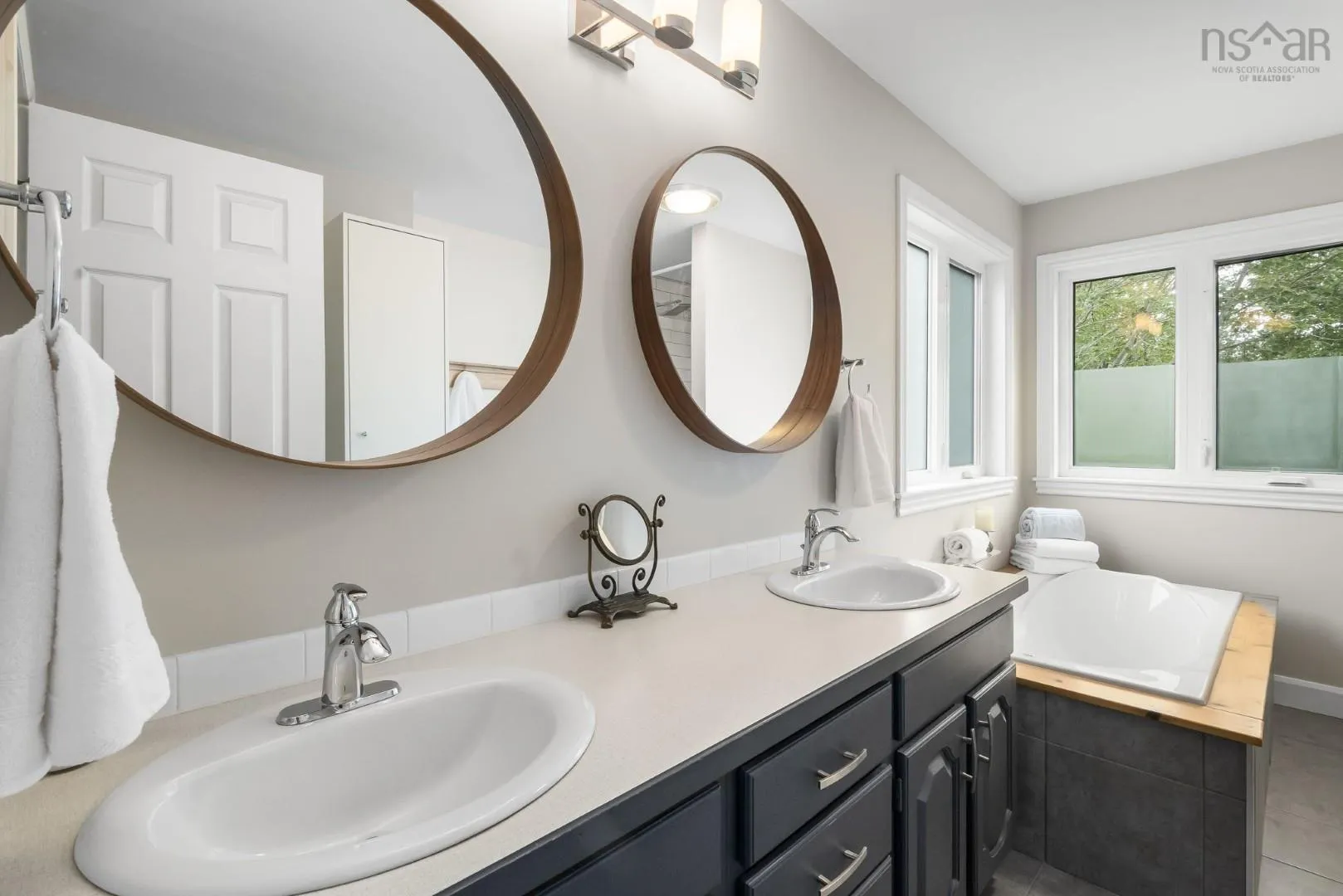 10 Parkvale Crescent, Bedford, NS B4A 3M3, 5 Bedrooms Bedrooms, ,3 BathroomsBathrooms,Residential,For Sale,Parkvale,202524442