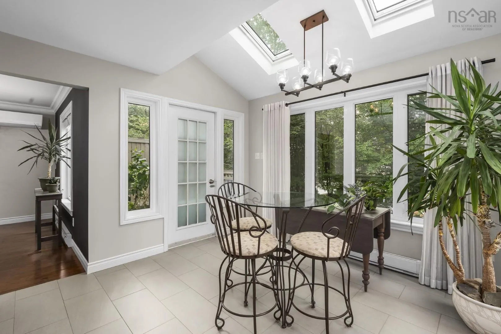 10 Parkvale Crescent, Bedford, NS B4A 3M3, 5 Bedrooms Bedrooms, ,3 BathroomsBathrooms,Residential,For Sale,Parkvale,202524442
