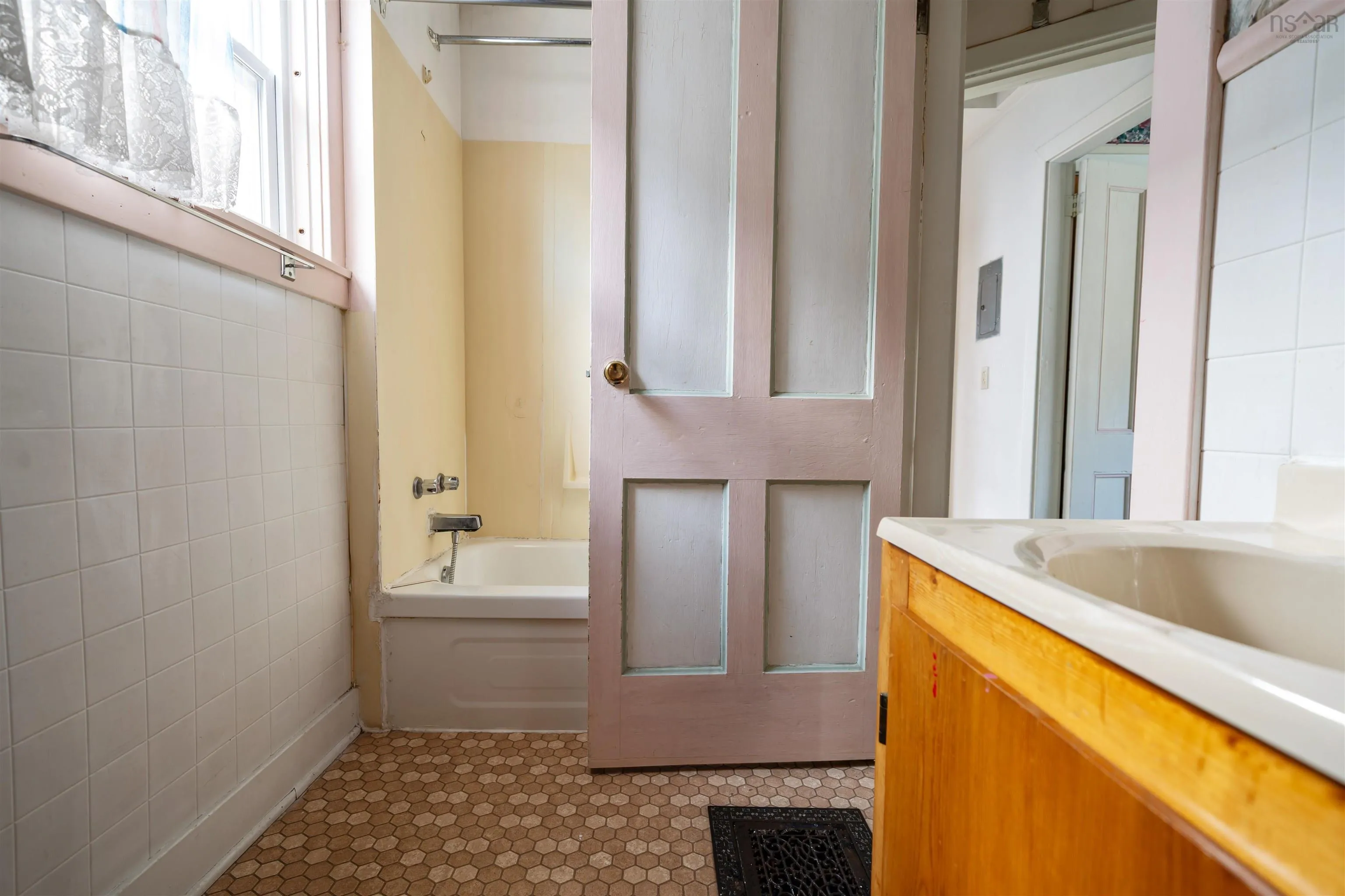 183 Arthur Street, Truro, NS B2N 1Y3, 4 Bedrooms Bedrooms, ,Residential Income,For Sale,Arthur,202521166