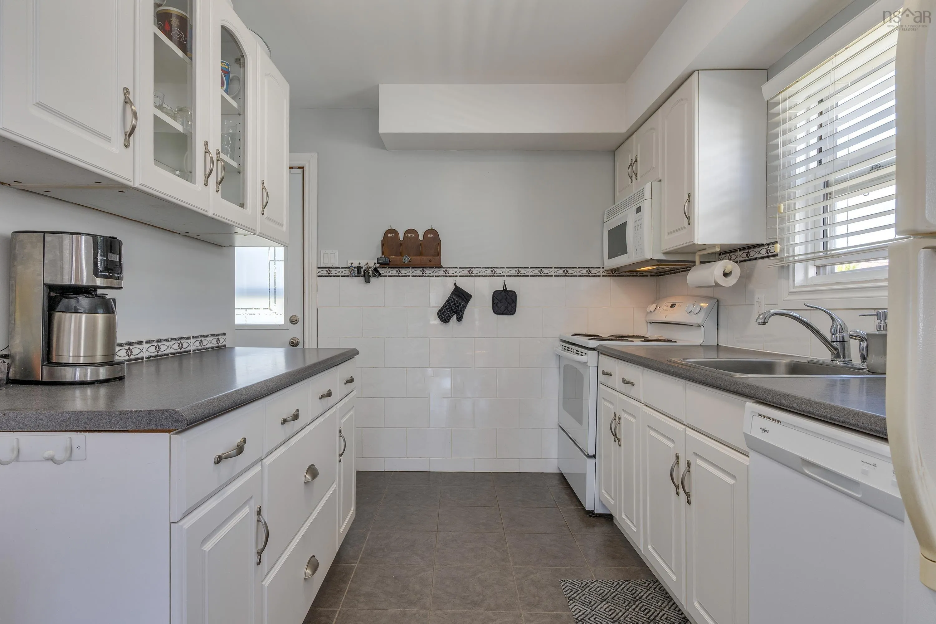 21 Howe Street, Dartmouth, NS B2A 3G2, 2 Bedrooms Bedrooms, ,2 BathroomsBathrooms,Residential,For Sale,Howe,202524883