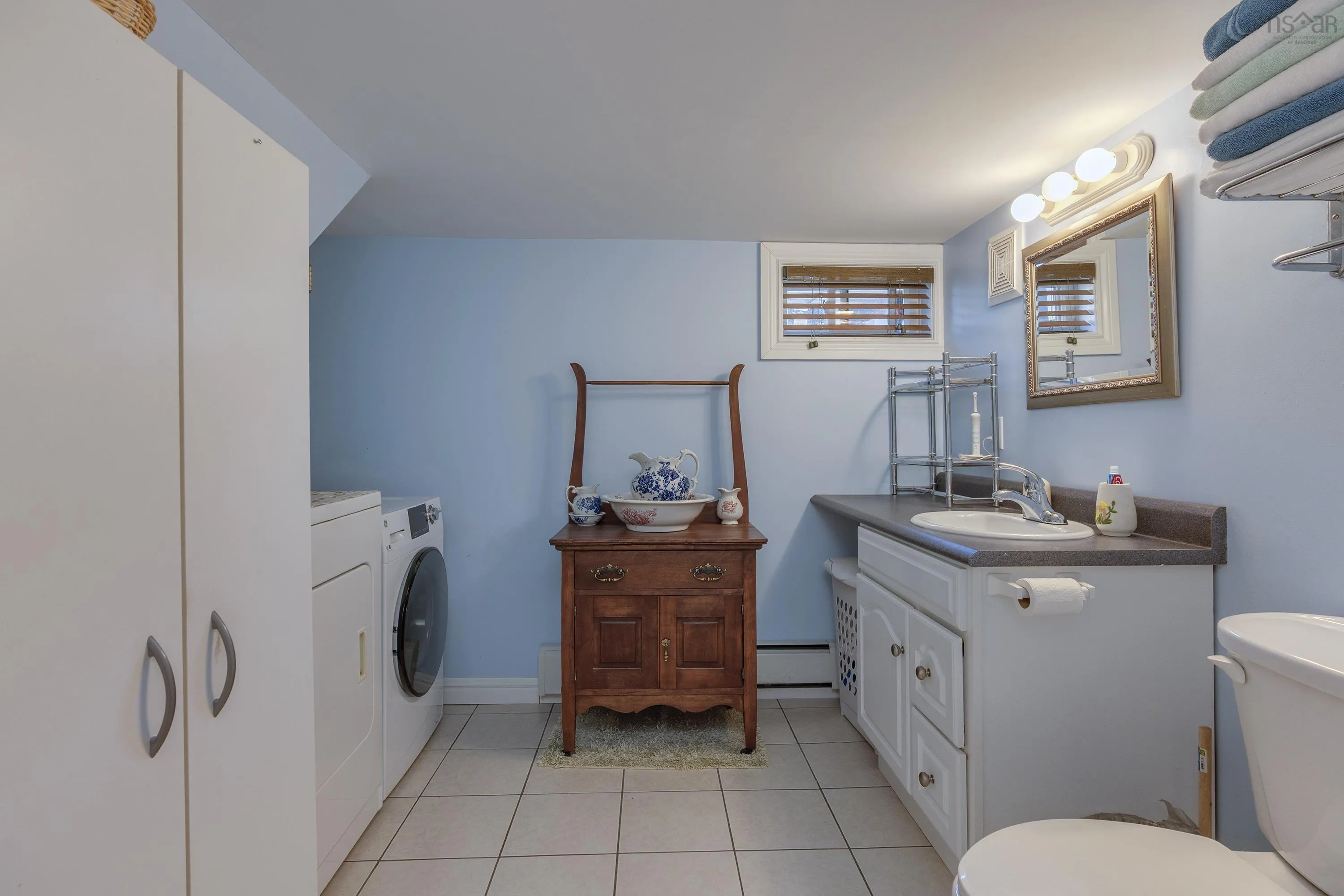 21 Howe Street, Dartmouth, NS B2A 3G2, 2 Bedrooms Bedrooms, ,2 BathroomsBathrooms,Residential,For Sale,Howe,202524883