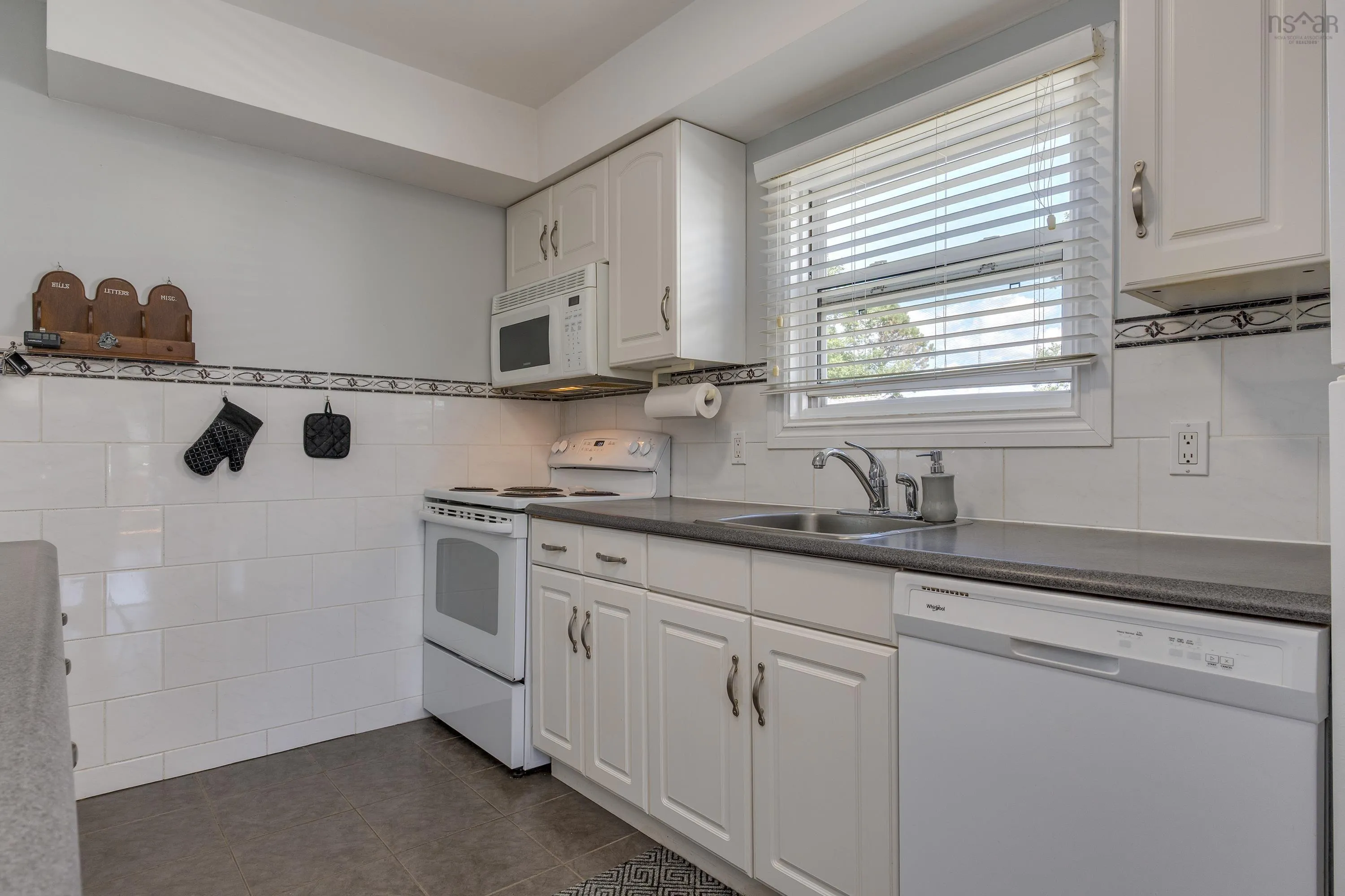 21 Howe Street, Dartmouth, NS B2A 3G2, 2 Bedrooms Bedrooms, ,2 BathroomsBathrooms,Residential,For Sale,Howe,202524883