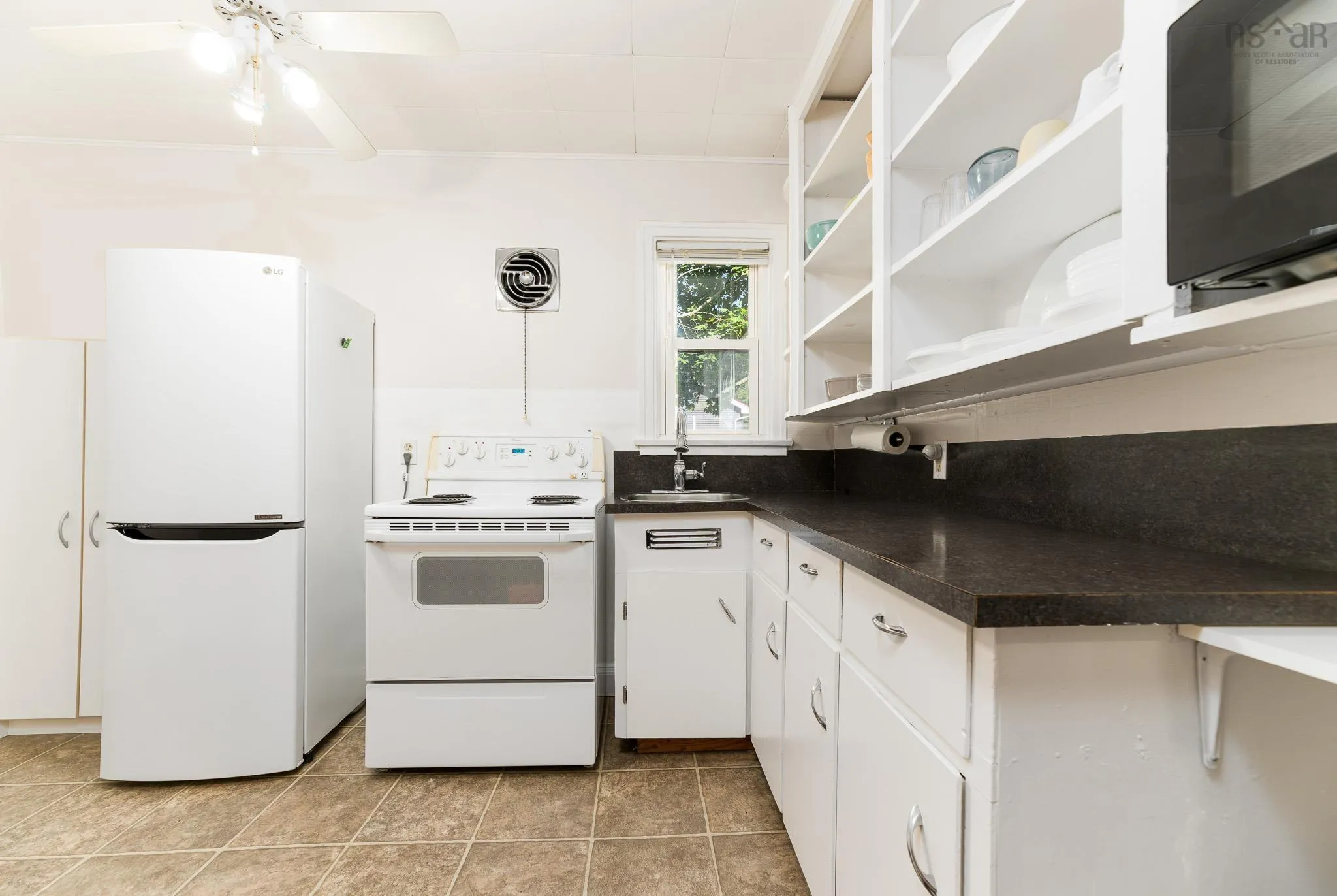 39 Russell Street, Dartmouth, NS B3A 3M7, 2 Bedrooms Bedrooms, ,1 BathroomBathrooms,Residential,For Sale,Russell,202522606