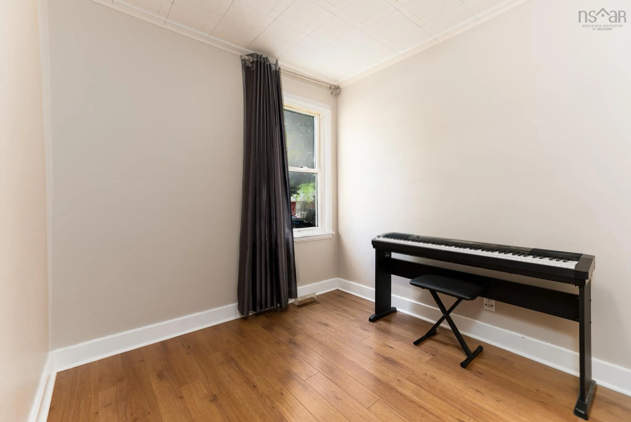 39 Russell Street, Dartmouth, NS B3A 3M7, 2 Bedrooms Bedrooms, ,1 BathroomBathrooms,Residential,For Sale,Russell,202522606