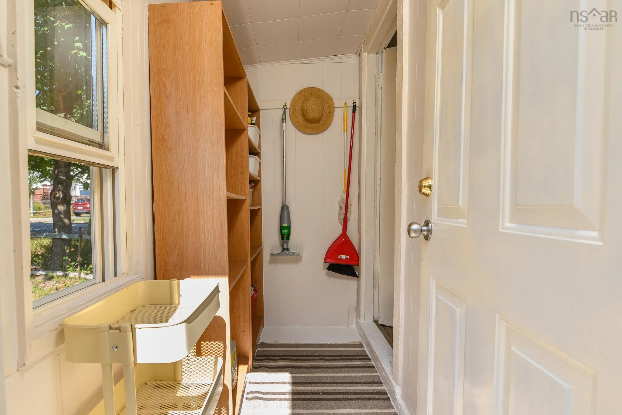 39 Russell Street, Dartmouth, NS B3A 3M7, 2 Bedrooms Bedrooms, ,1 BathroomBathrooms,Residential,For Sale,Russell,202522606