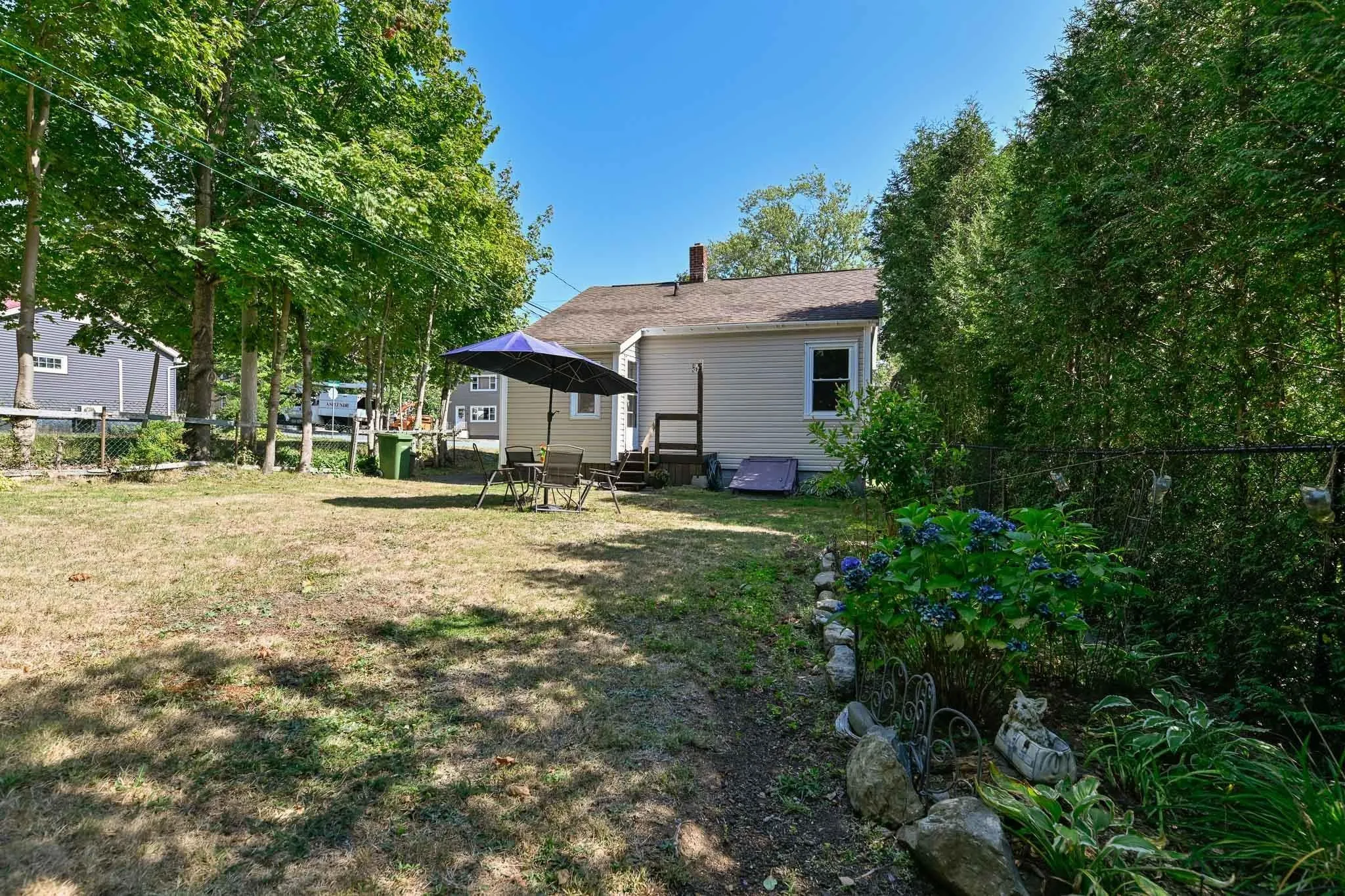 39 Russell Street, Dartmouth, NS B3A 3M7, 2 Bedrooms Bedrooms, ,1 BathroomBathrooms,Residential,For Sale,Russell,202522606