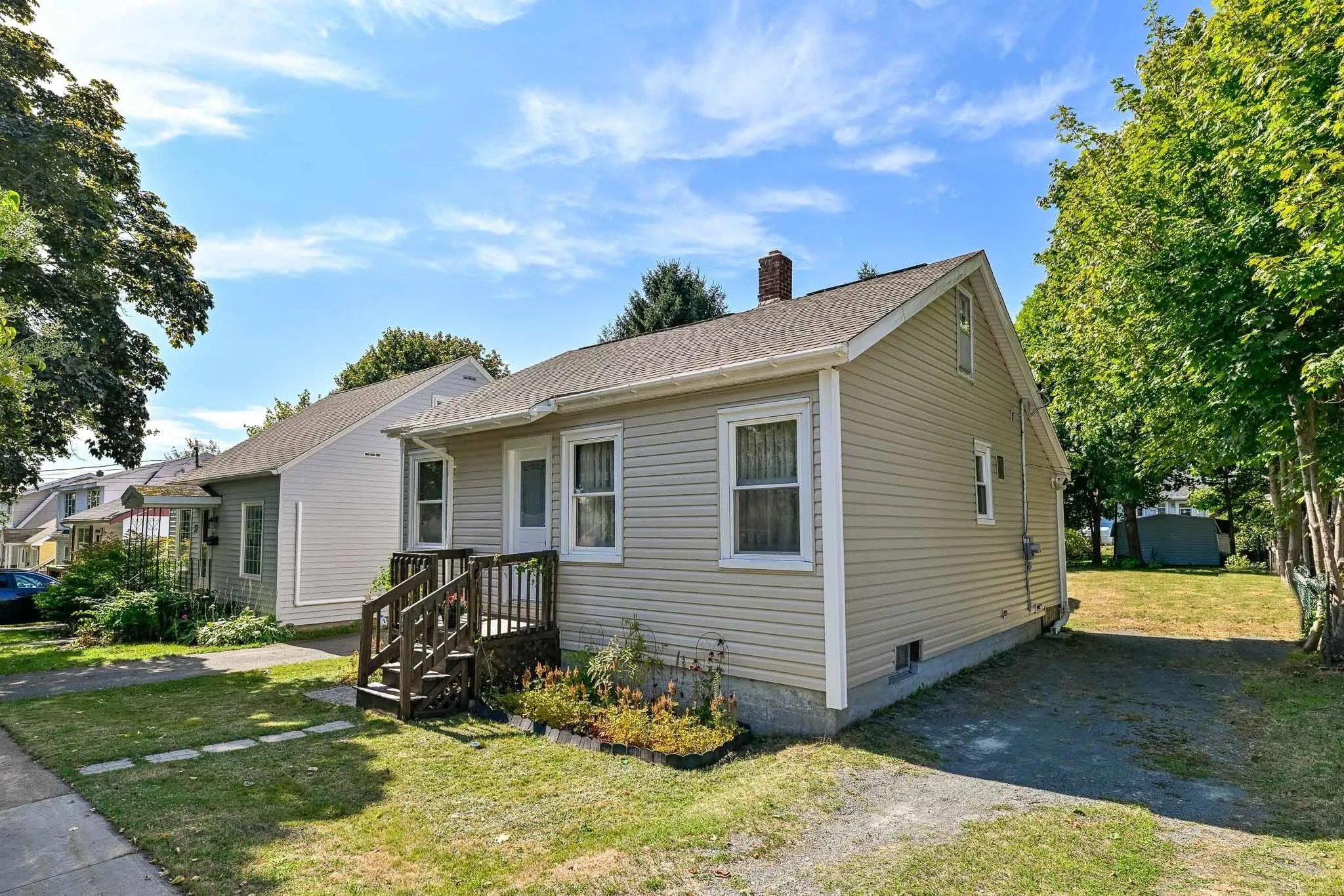 39 Russell Street, Dartmouth, NS B3A 3M7, 2 Bedrooms Bedrooms, ,1 BathroomBathrooms,Residential,For Sale,Russell,202522606