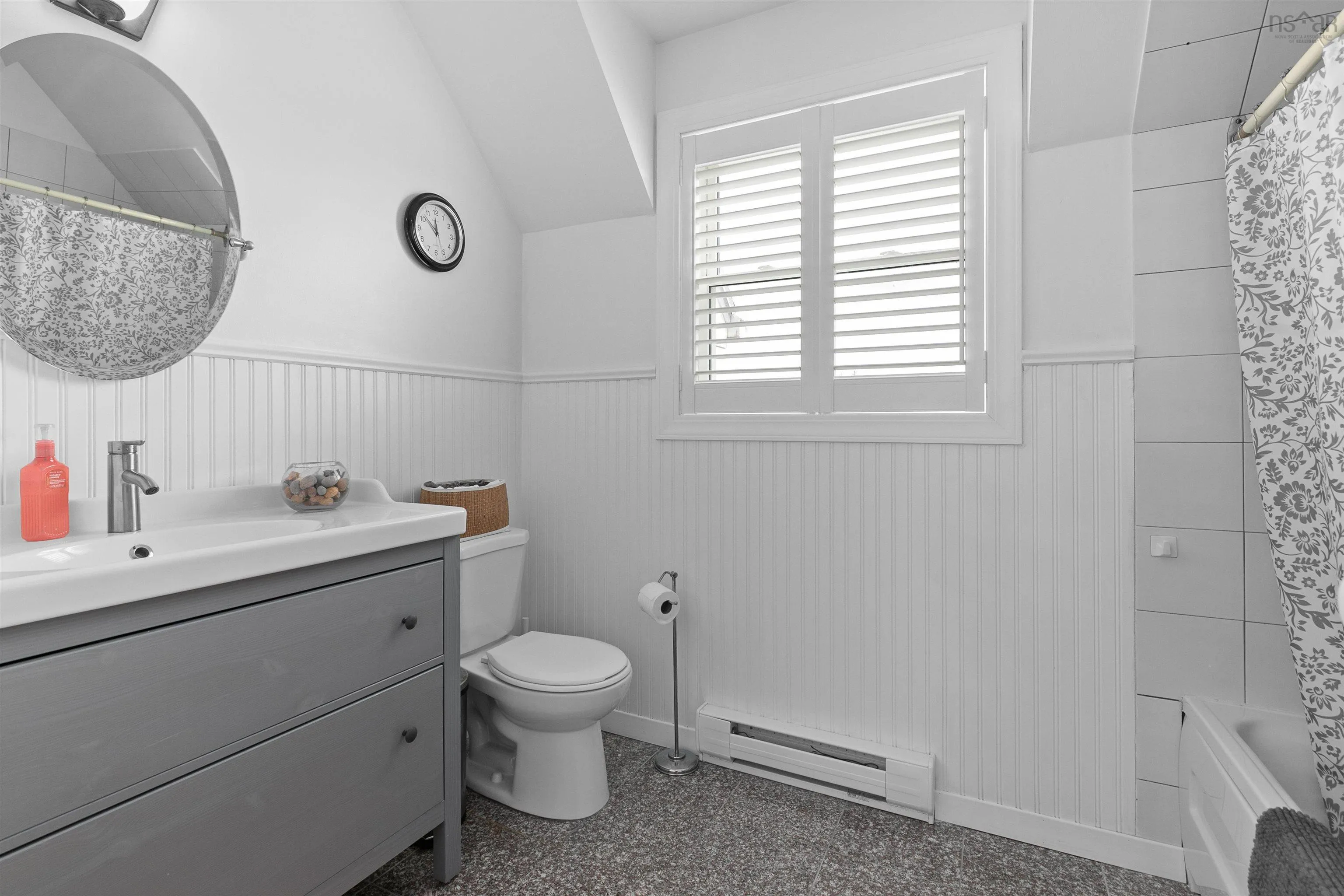 10 Westwind Drive, Chester, NS B0J 1J0, 4 Bedrooms Bedrooms, ,4 BathroomsBathrooms,Residential,For Sale,Westwind,202513393