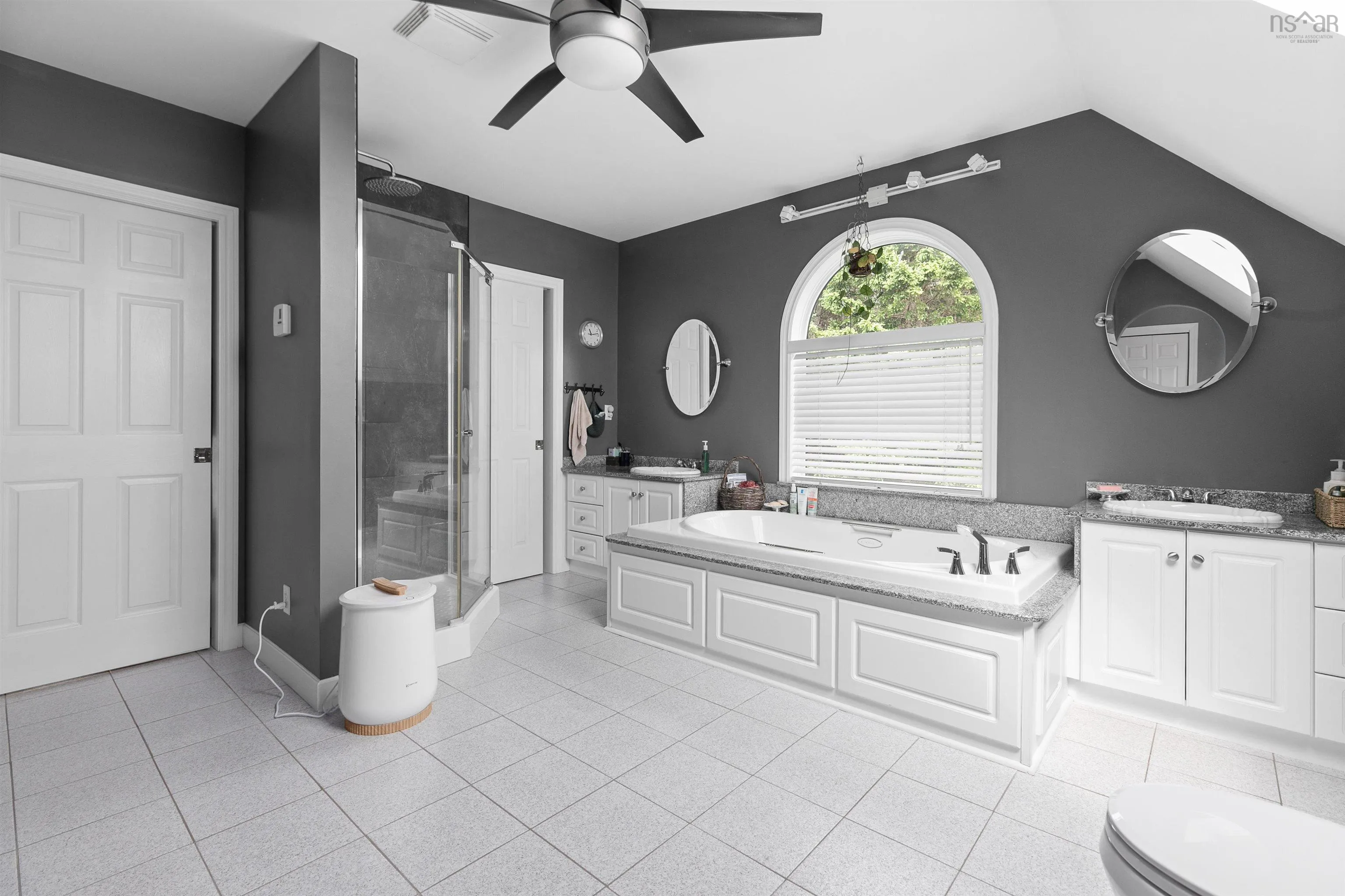 10 Westwind Drive, Chester, NS B0J 1J0, 4 Bedrooms Bedrooms, ,4 BathroomsBathrooms,Residential,For Sale,Westwind,202513393