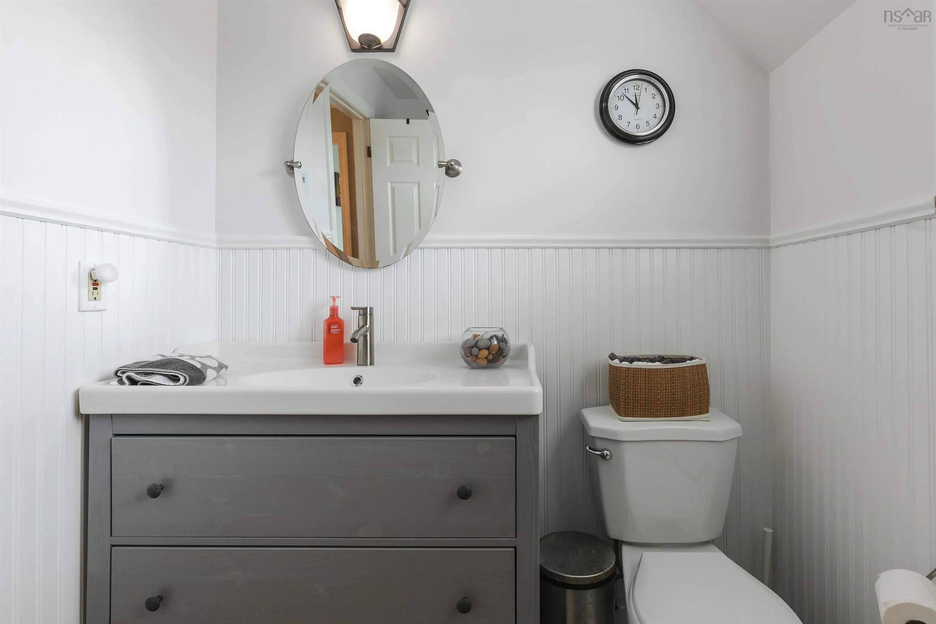 10 Westwind Drive, Chester, NS B0J 1J0, 4 Bedrooms Bedrooms, ,4 BathroomsBathrooms,Residential,For Sale,Westwind,202513393