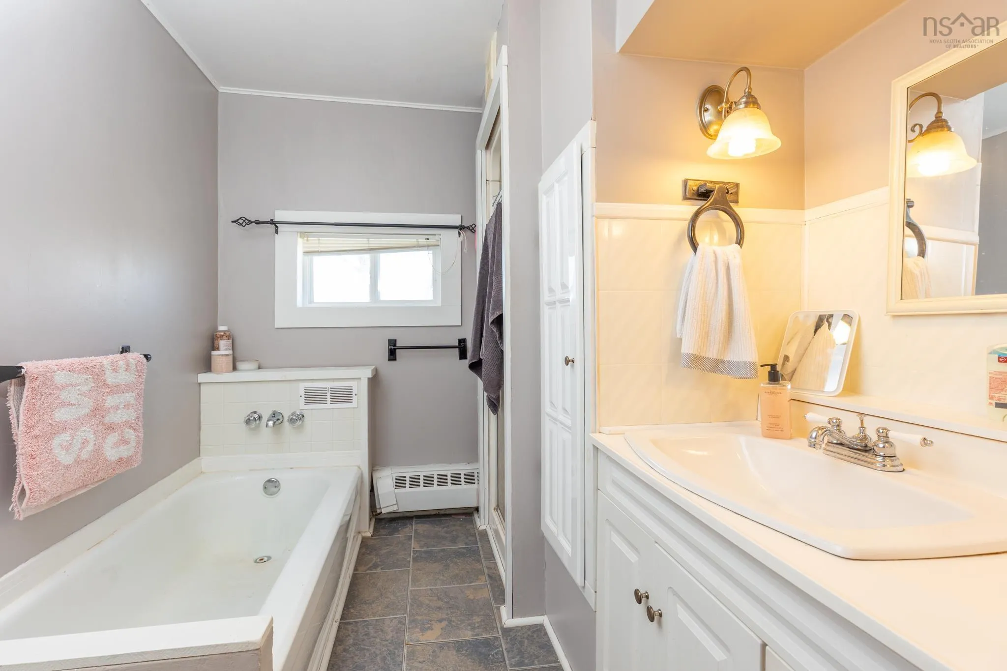 22 Baker Street, Yarmouth Ns B5a 2w9, 3 Bedrooms Bedrooms, ,3 BathroomsBathrooms,Residential,For Sale,Baker,202507739