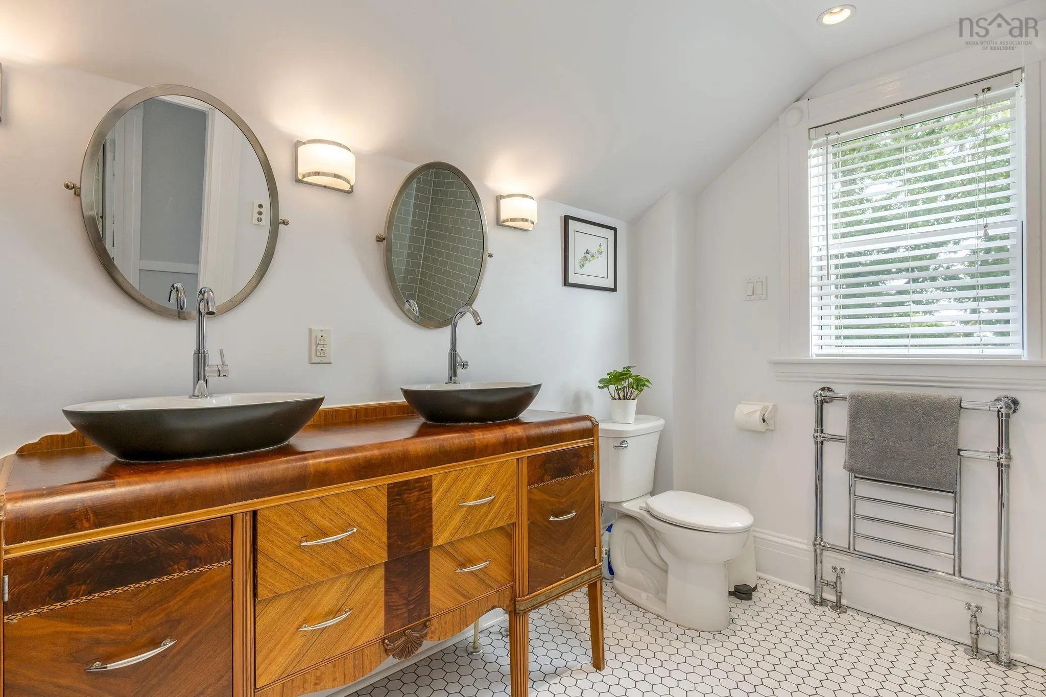 2 Dahlia Street, Dartmouth, NS B3A 2R7, 3 Bedrooms Bedrooms, ,2 BathroomsBathrooms,Residential,For Sale,Dahlia,202524751