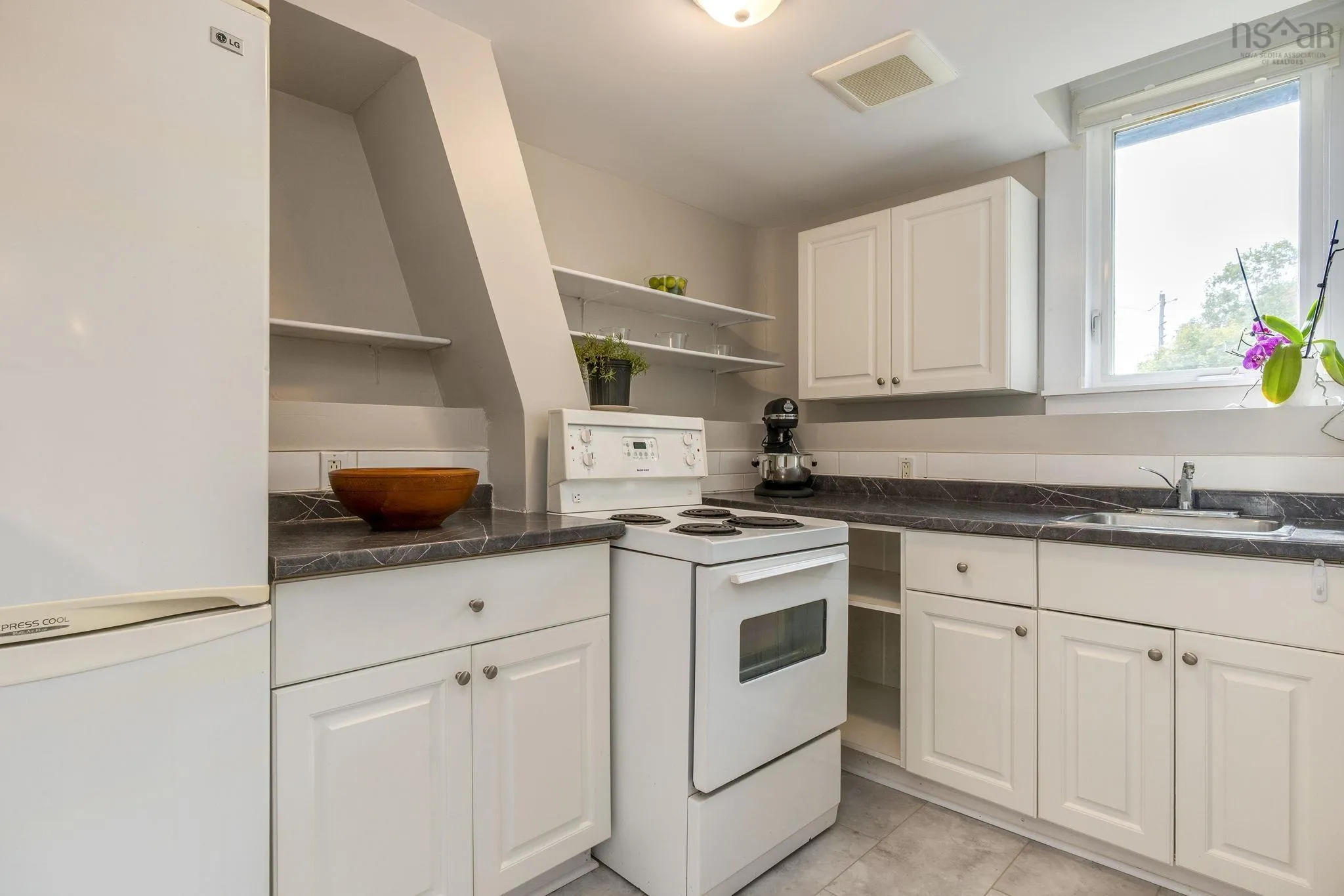 2 Dahlia Street, Dartmouth, NS B3A 2R7, 3 Bedrooms Bedrooms, ,2 BathroomsBathrooms,Residential,For Sale,Dahlia,202524751