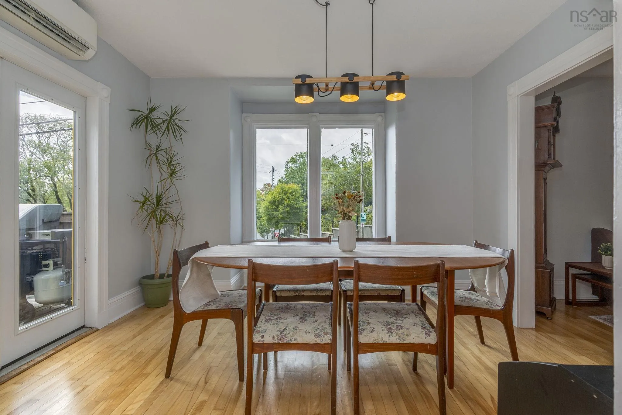 2 Dahlia Street, Dartmouth, NS B3A 2R7, 3 Bedrooms Bedrooms, ,2 BathroomsBathrooms,Residential,For Sale,Dahlia,202524751