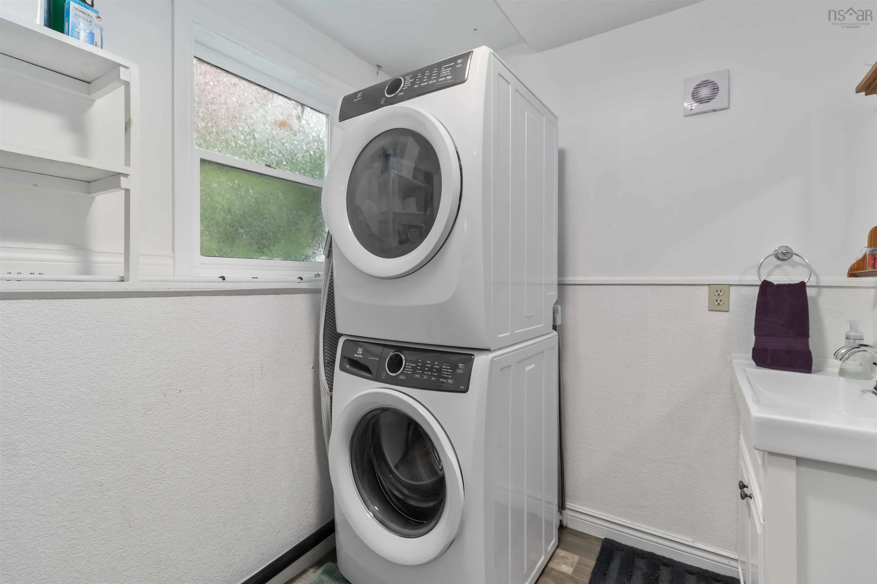 336 West Street, Milton, NS B0T 1P0, 4 Bedrooms Bedrooms, ,4 BathroomsBathrooms,Residential,For Sale,West,202517664