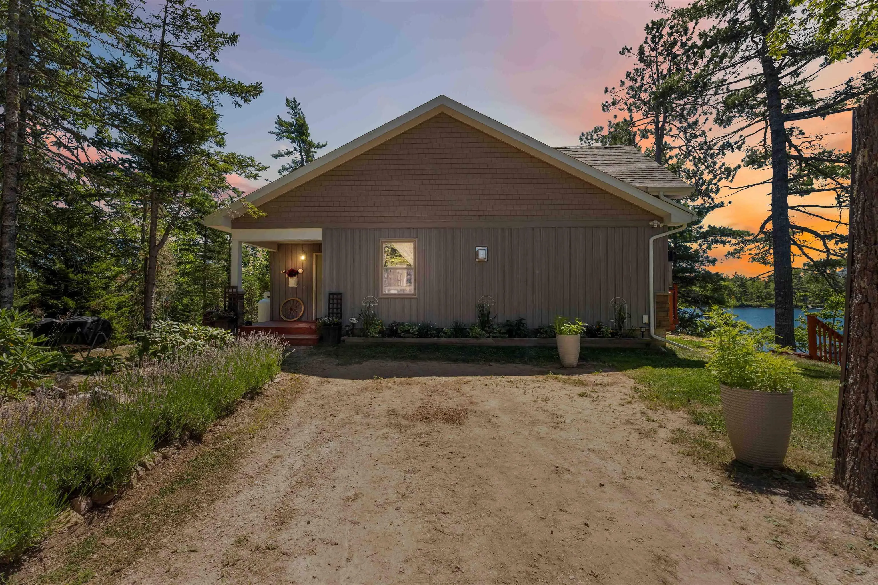 37 Andrew Point Road, Waterloo Lake, NS B0S 1P0, 2 Bedrooms Bedrooms, ,1 BathroomBathrooms,Residential,For Sale,Andrew Point,202519974